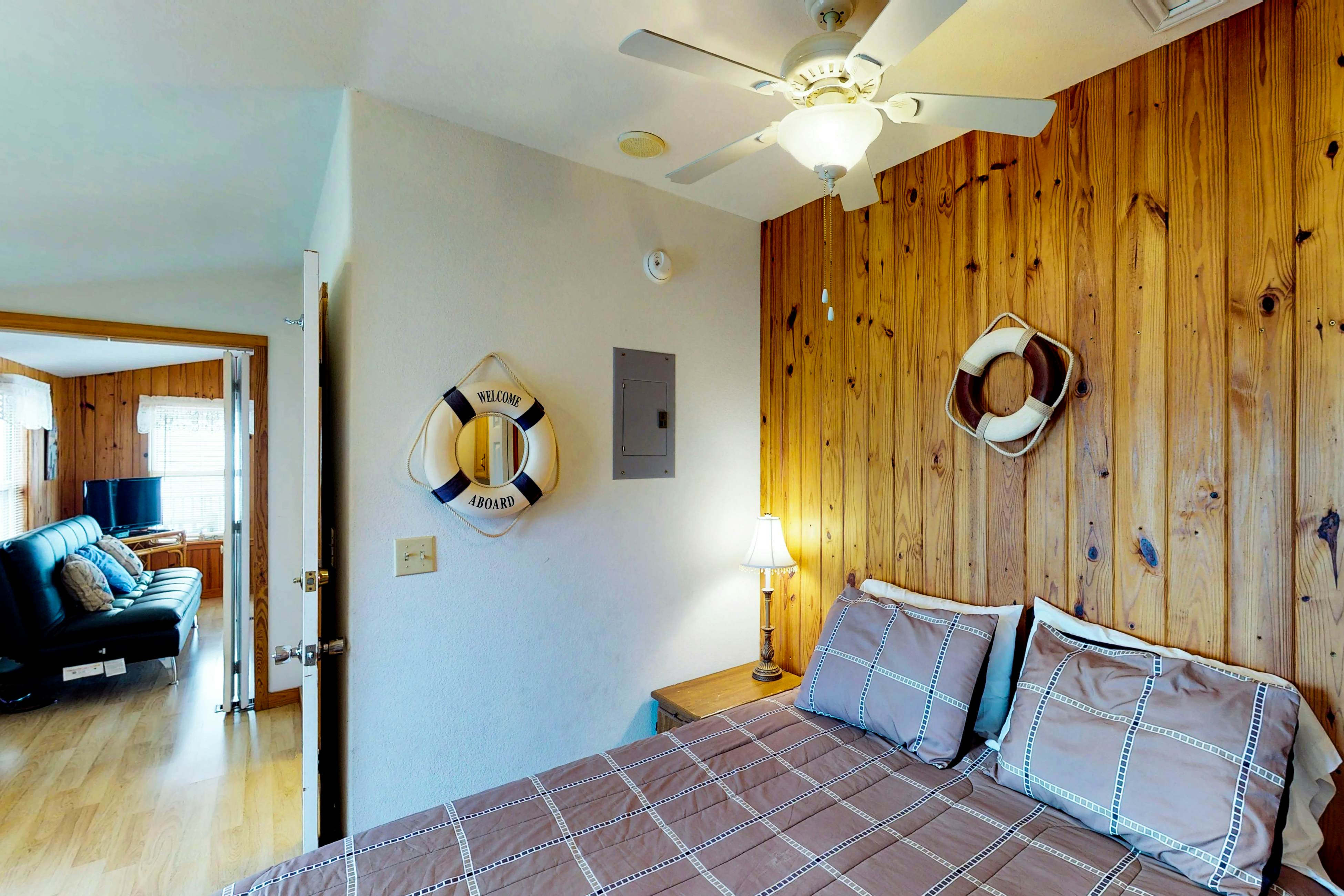 Long Island Village 214 Bonnet