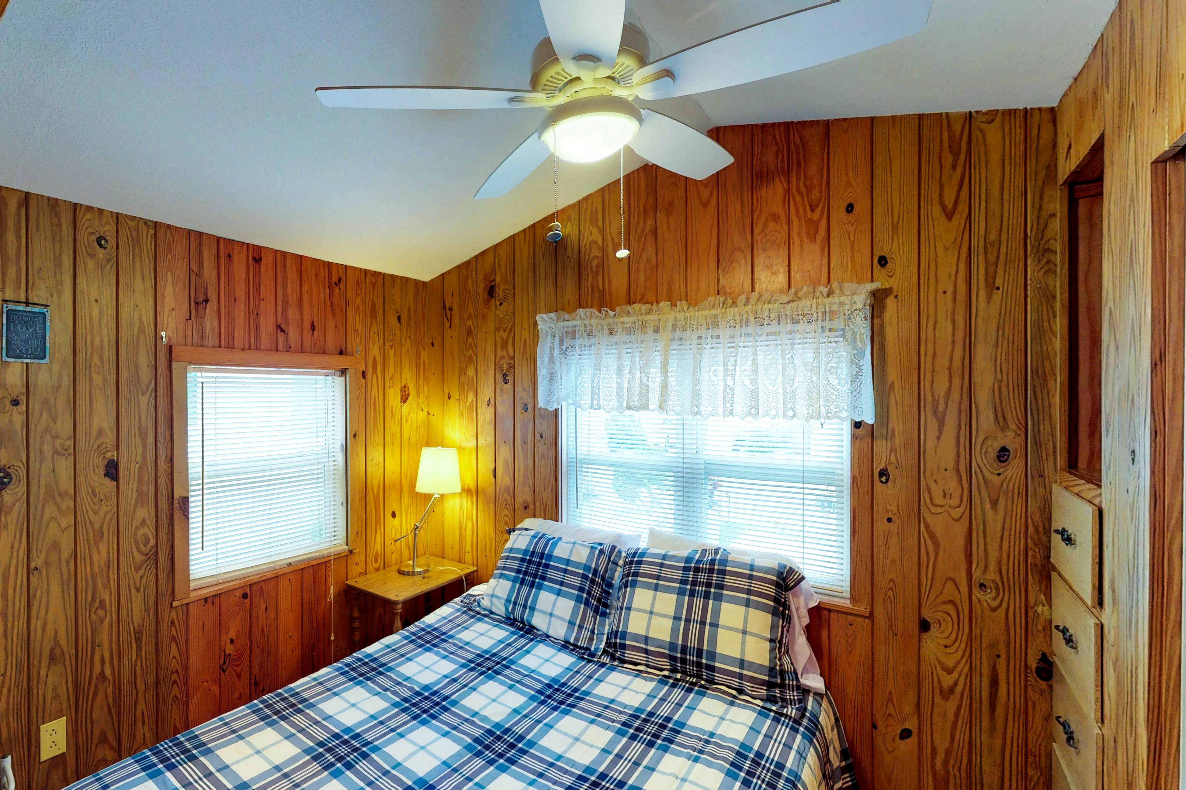 Long Island Village 214 Bonnet