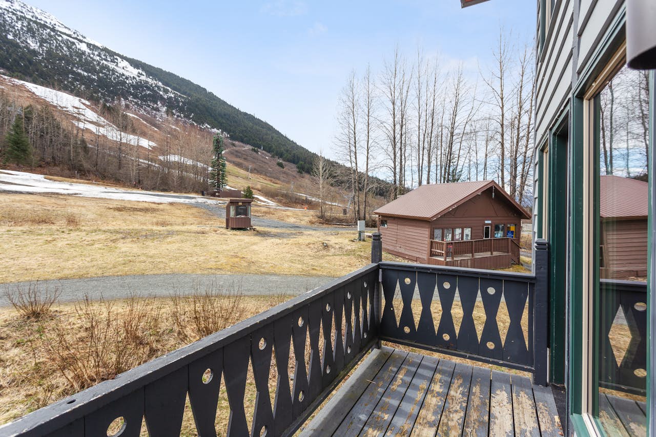 East Condo 222 1 BD Girdwood, AK Vacation Rental Vacasa