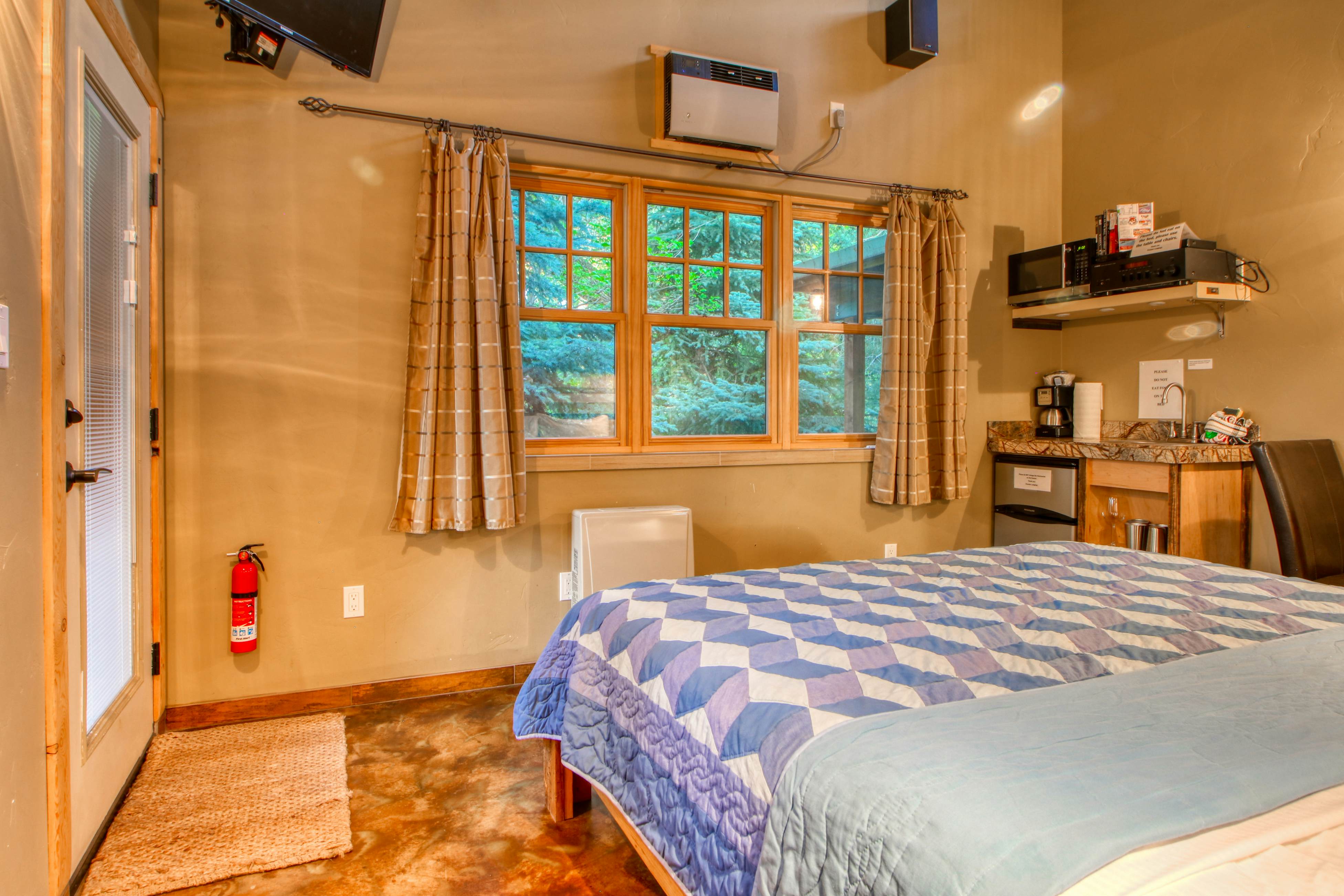 Creekside Cowa-Bungalow