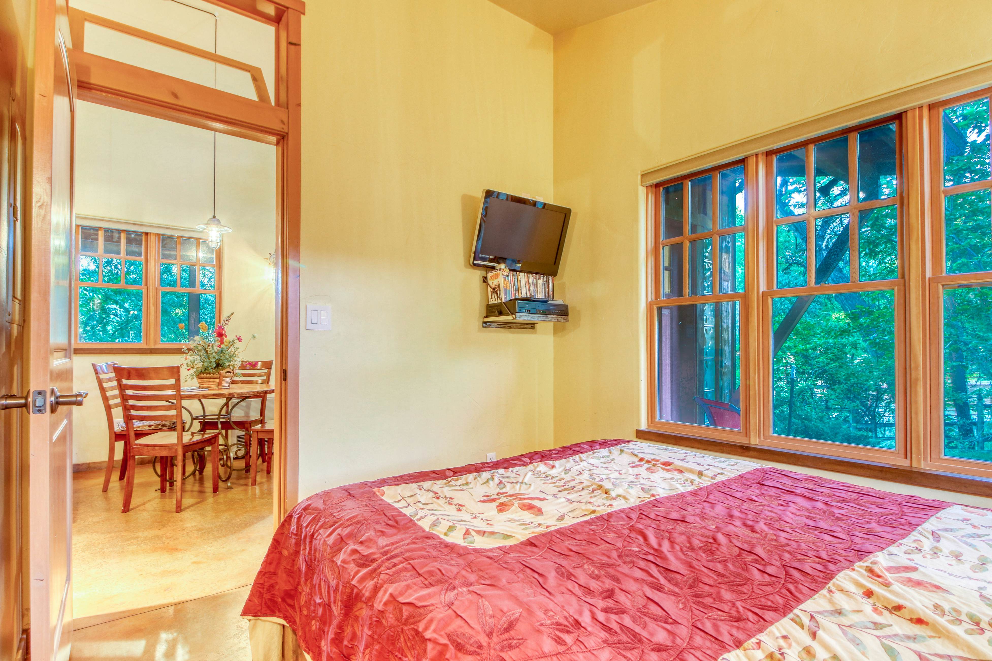 Creekside Guest Cottage