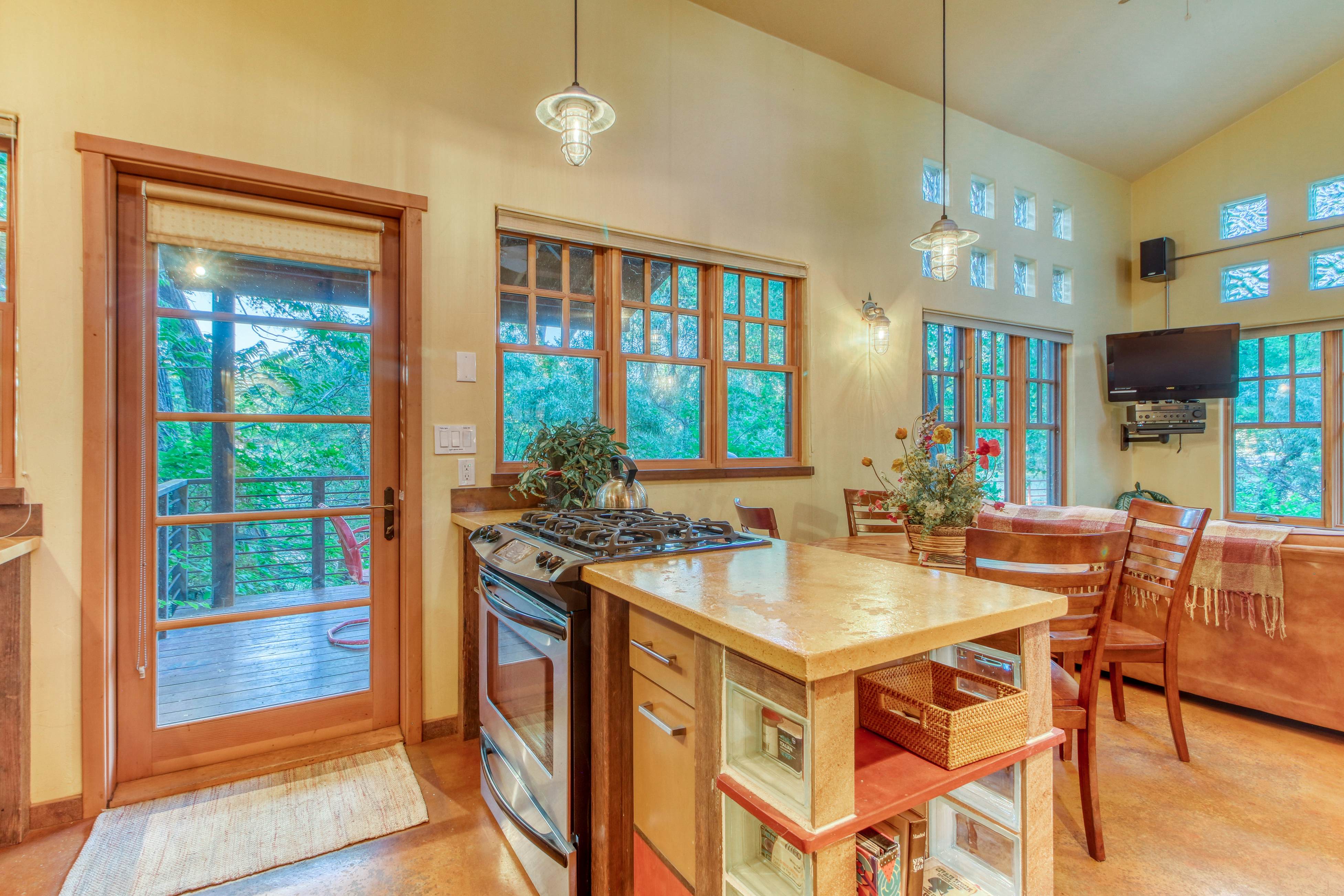 Creekside Guest Cottage