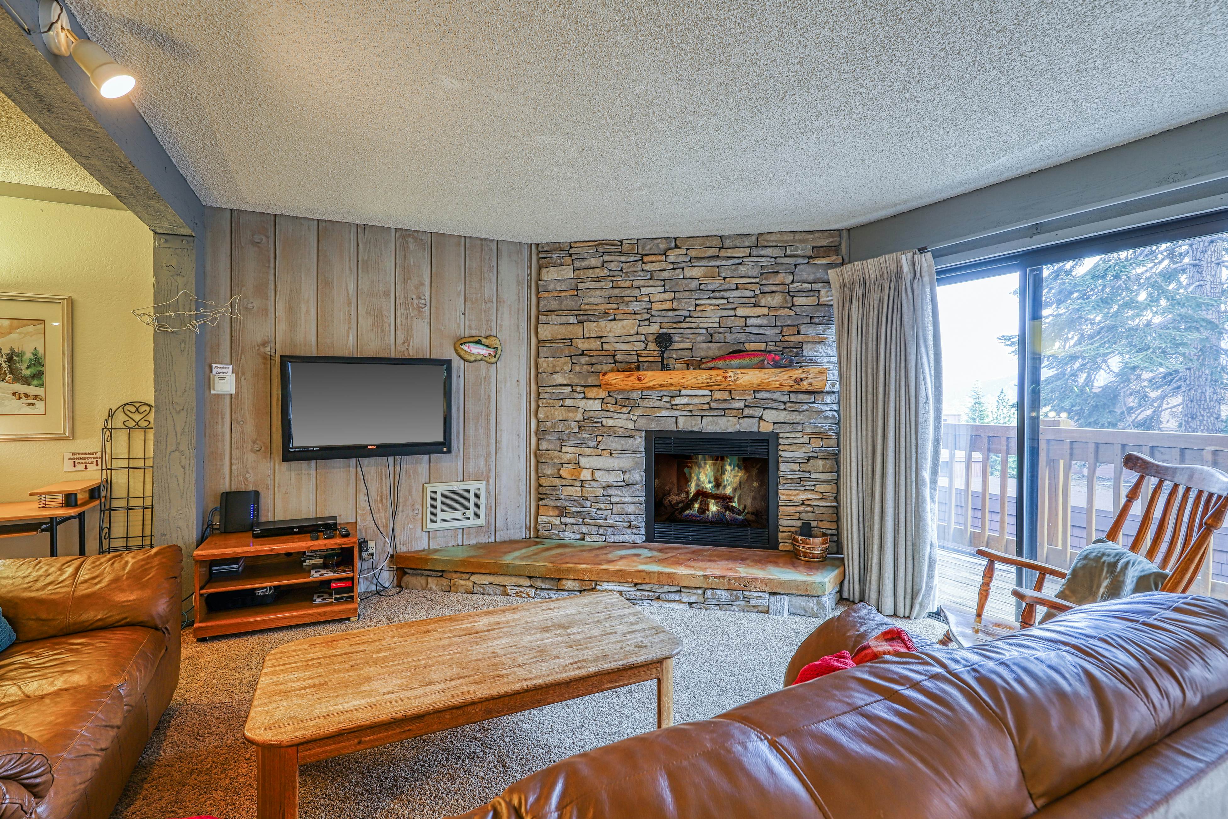 Mammoth Ski & Racquet 124 N