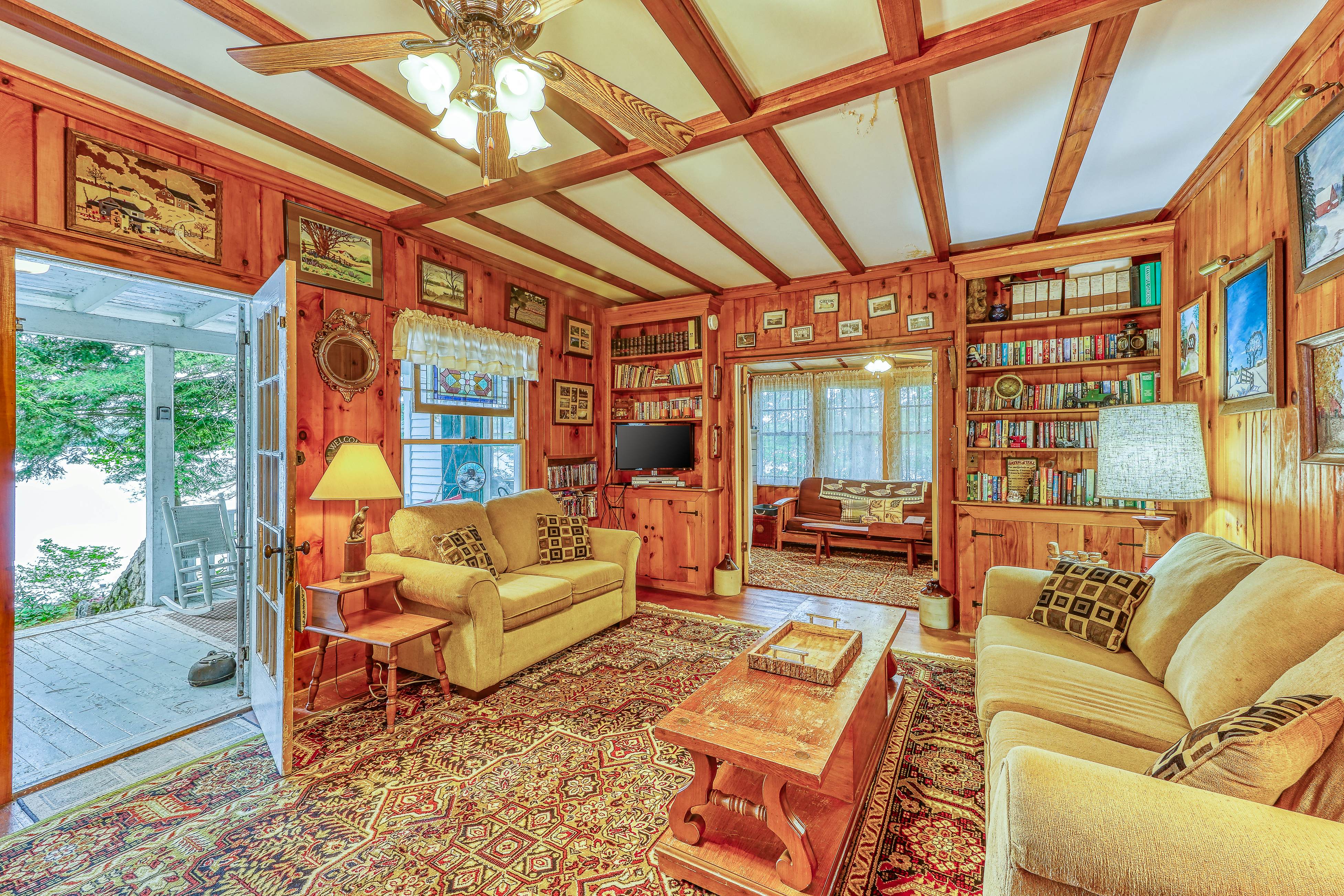 The Lakeside White House