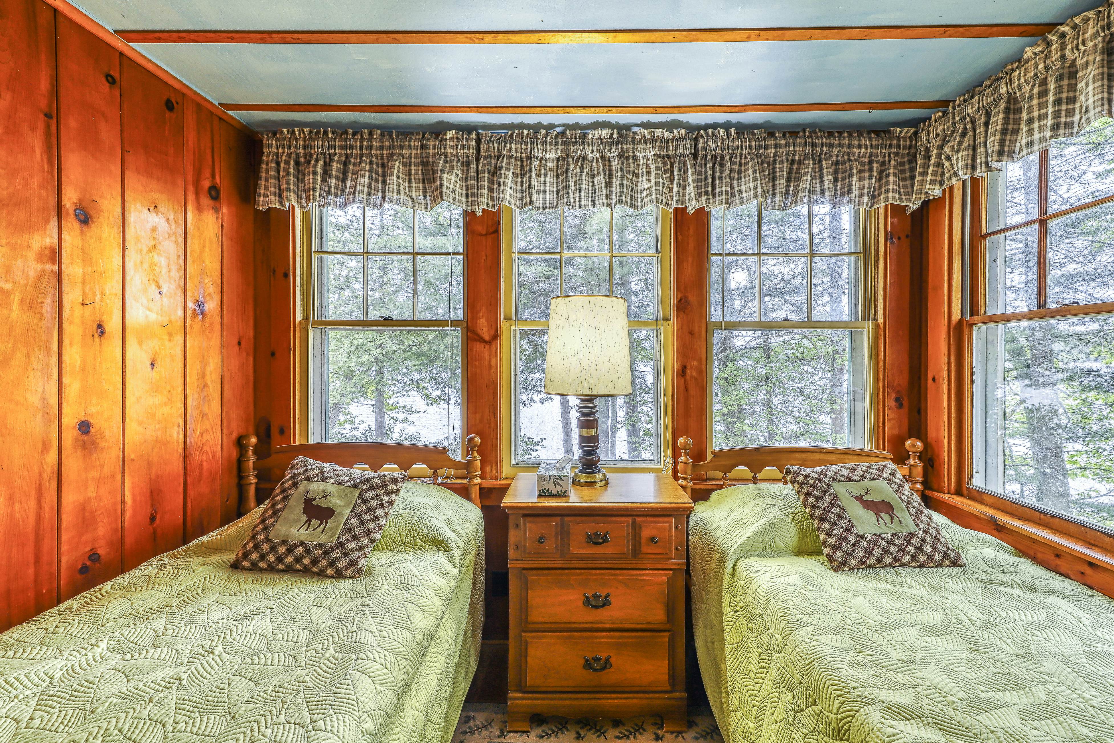 The Lakeside White House