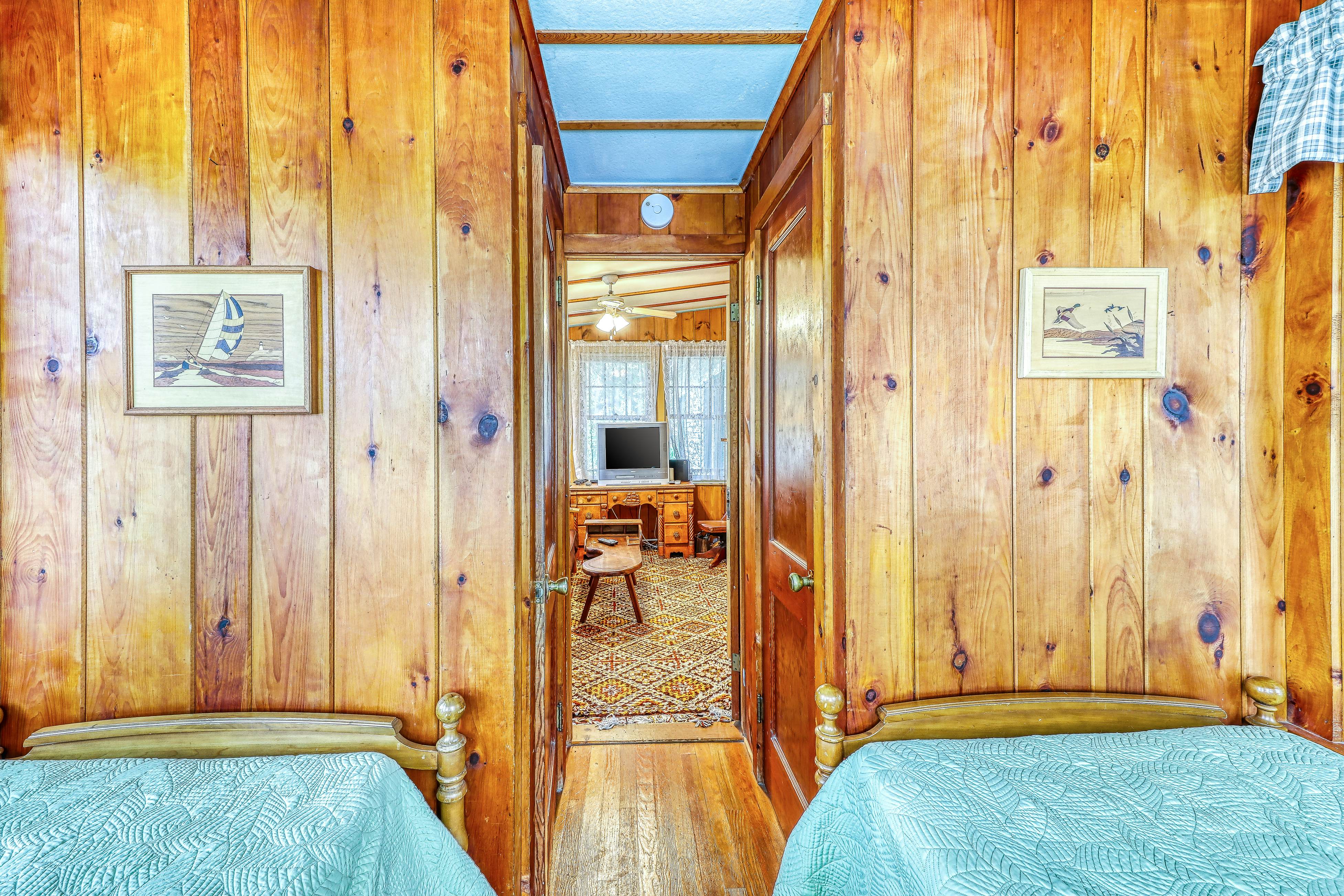 The Lakeside White House