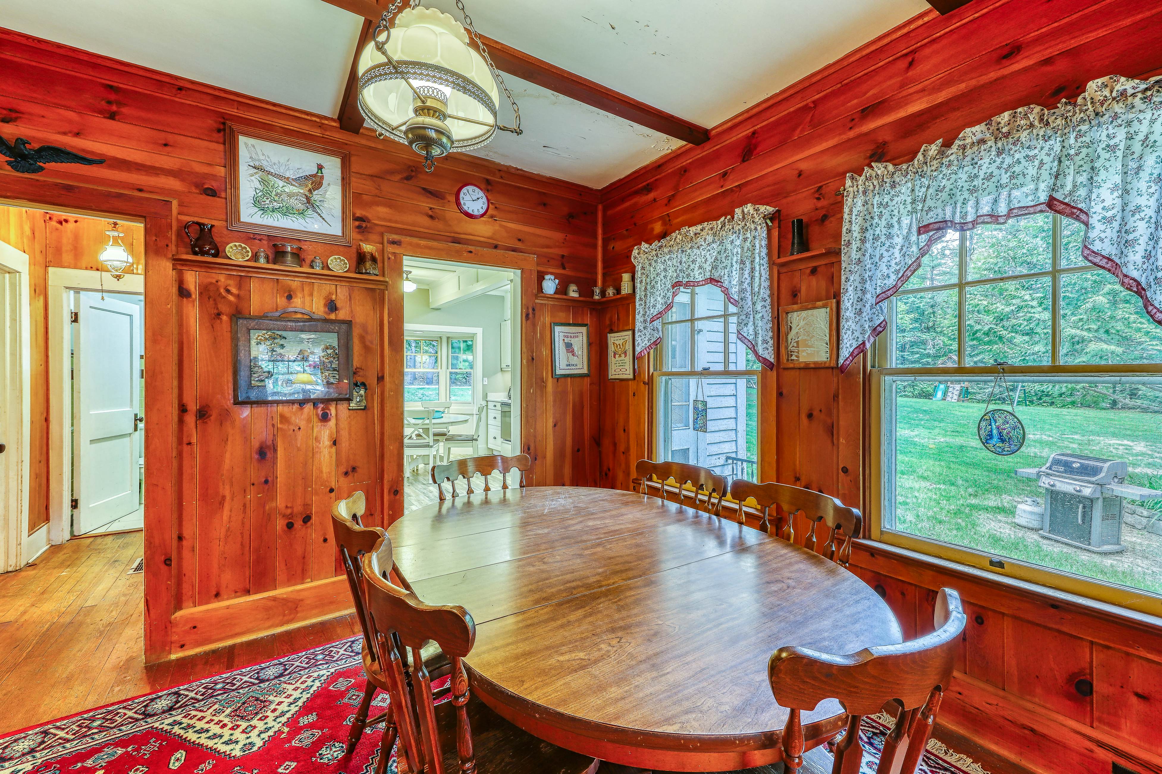 The Lakeside White House