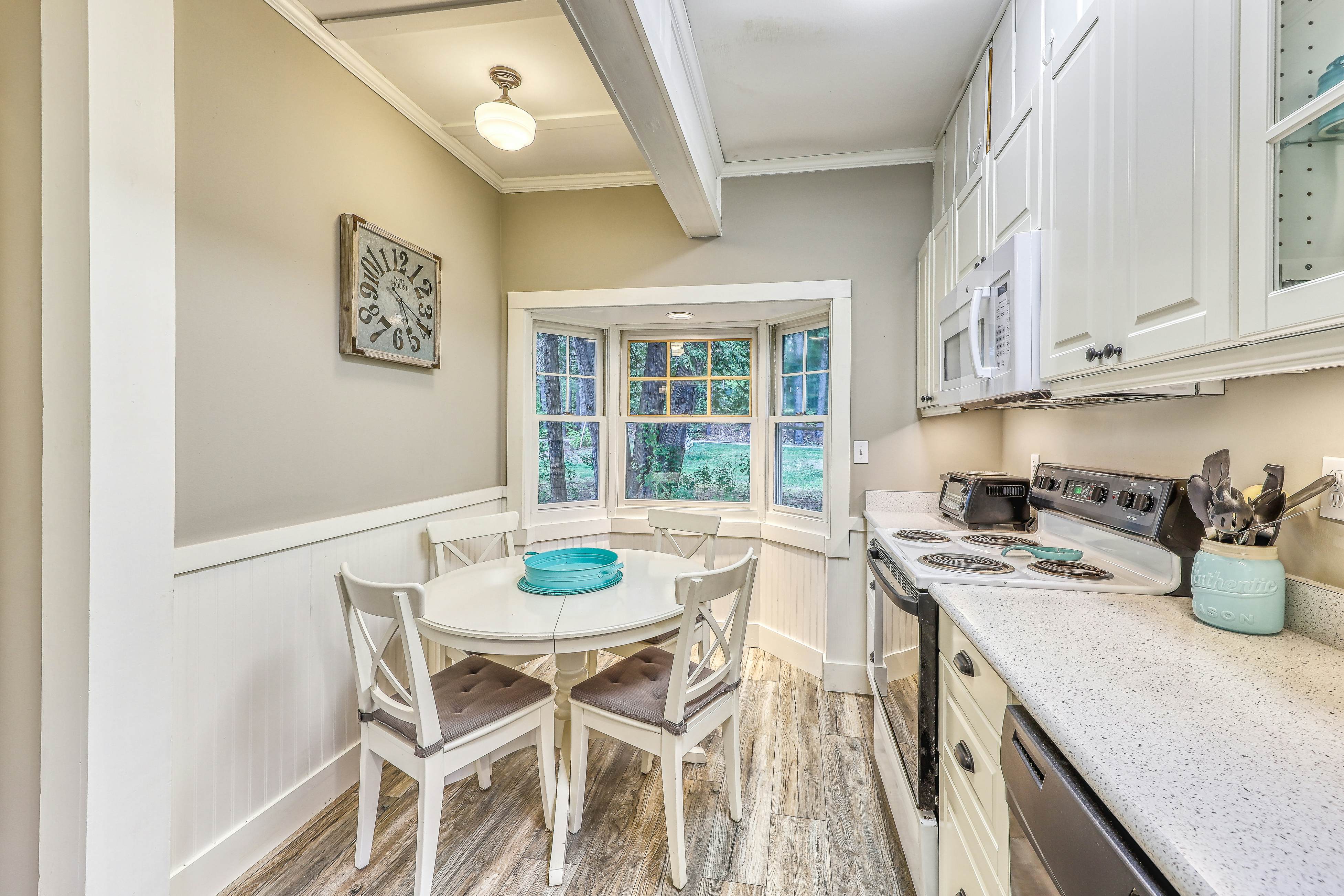 The Lakeside White House