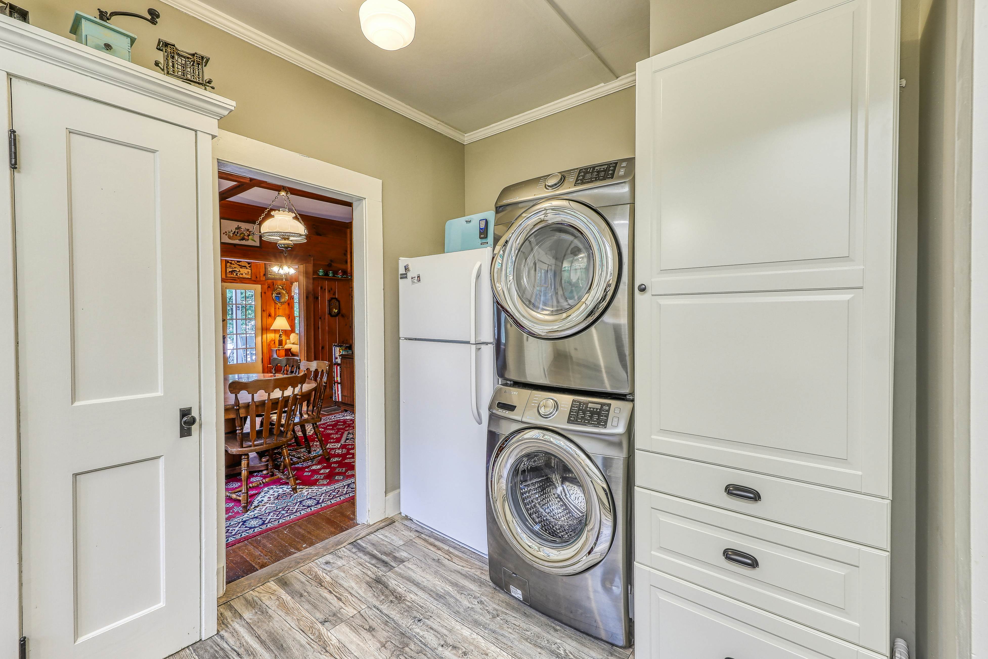 The Lakeside White House