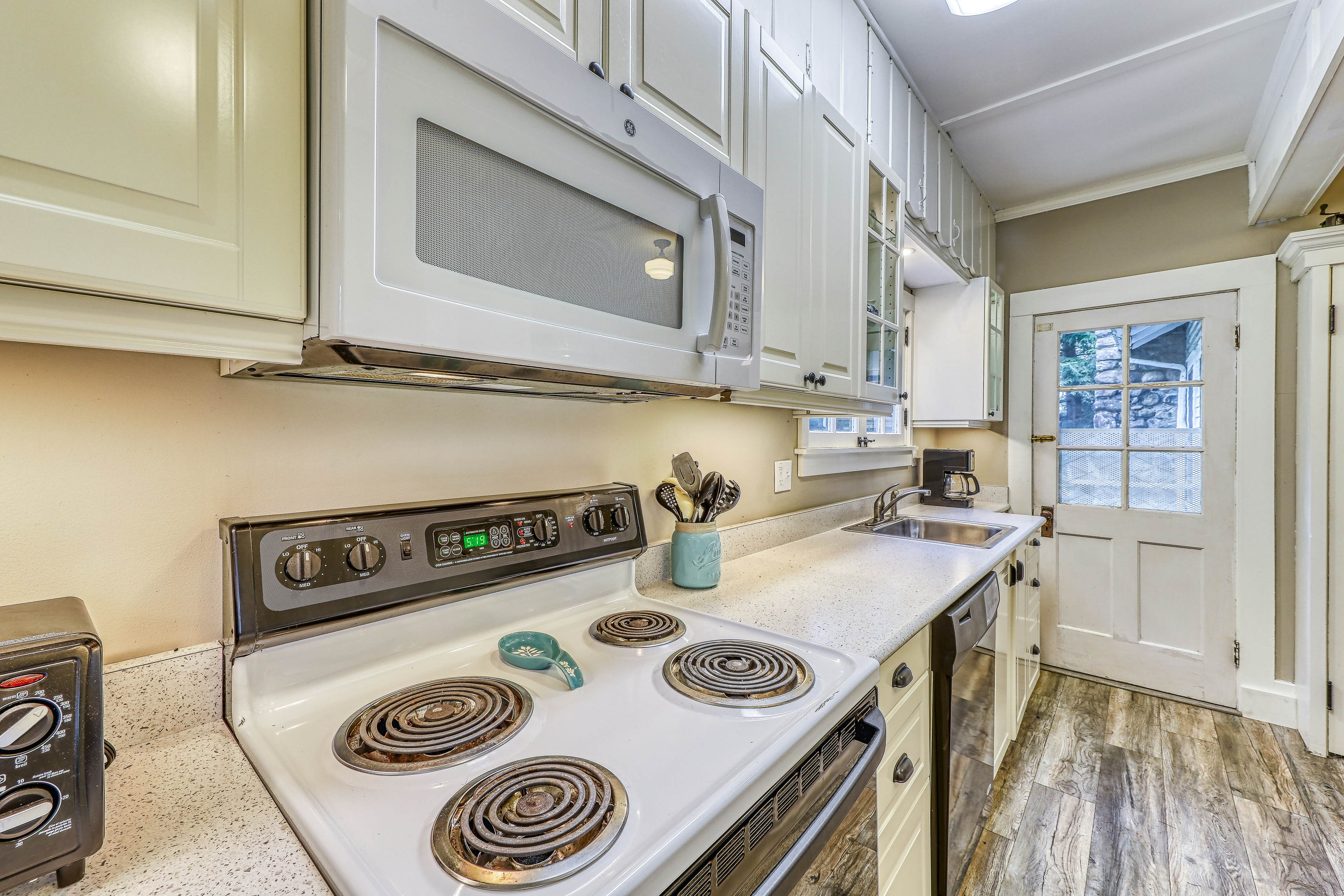 The Lakeside White House