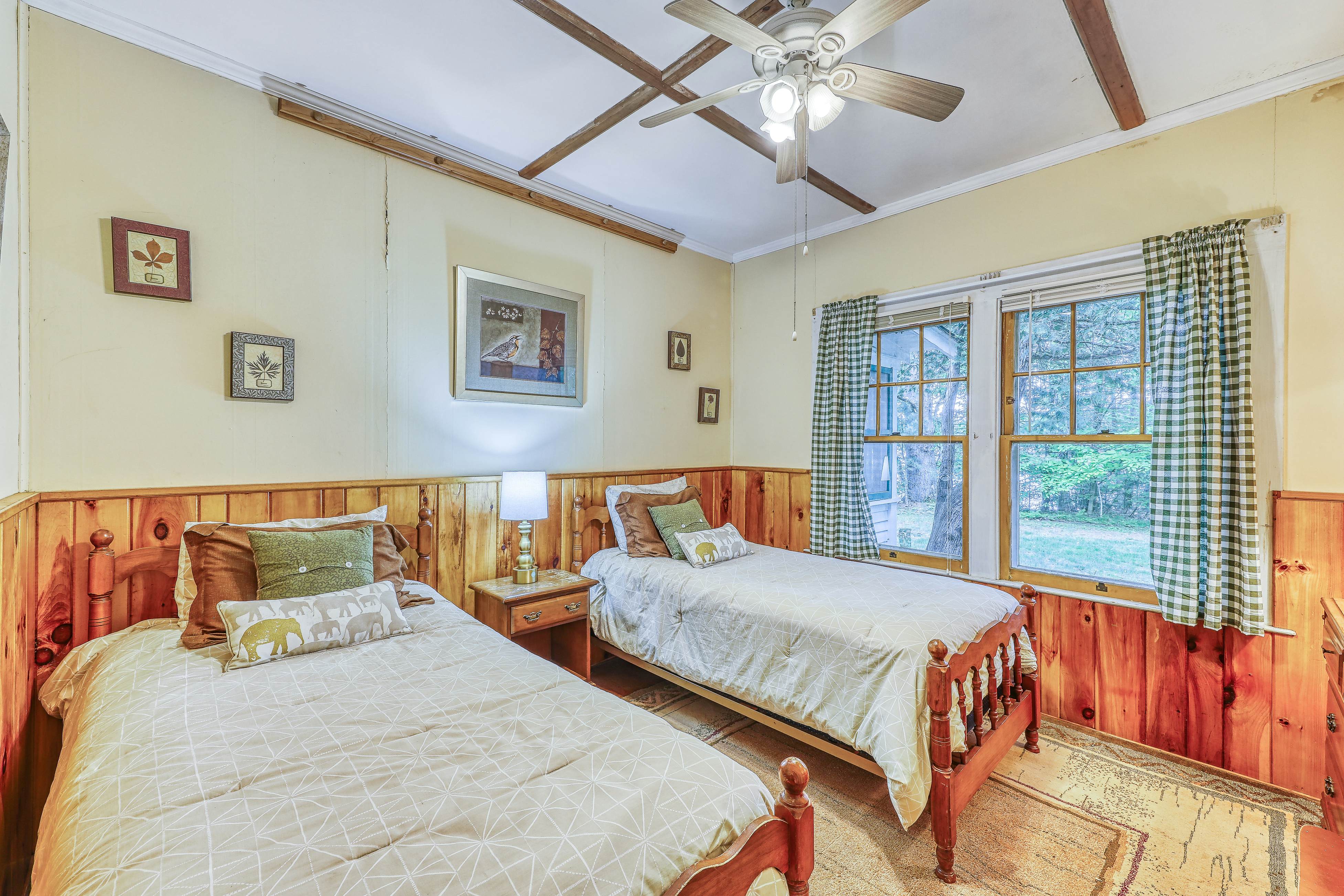 The Lakeside White House