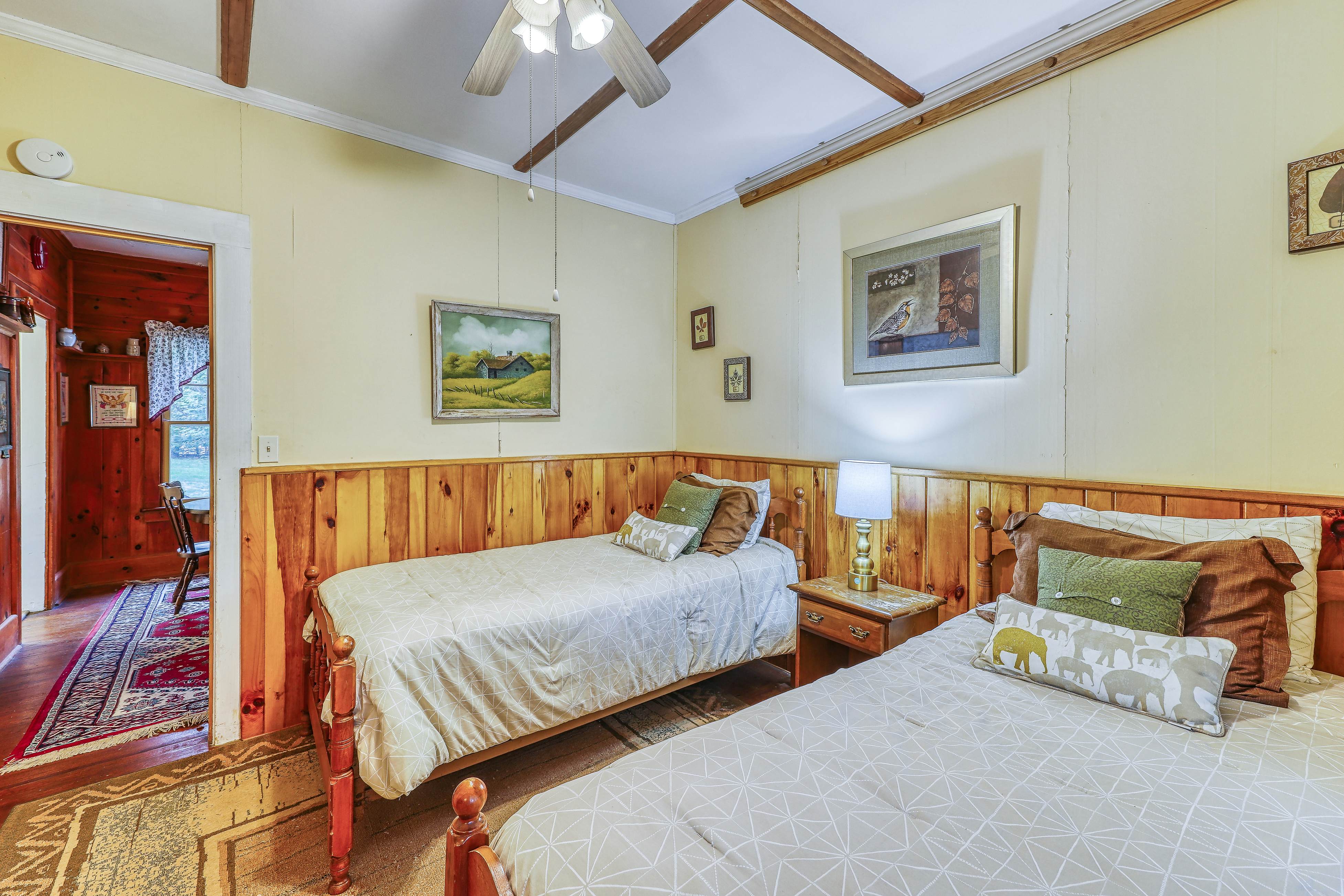 The Lakeside White House