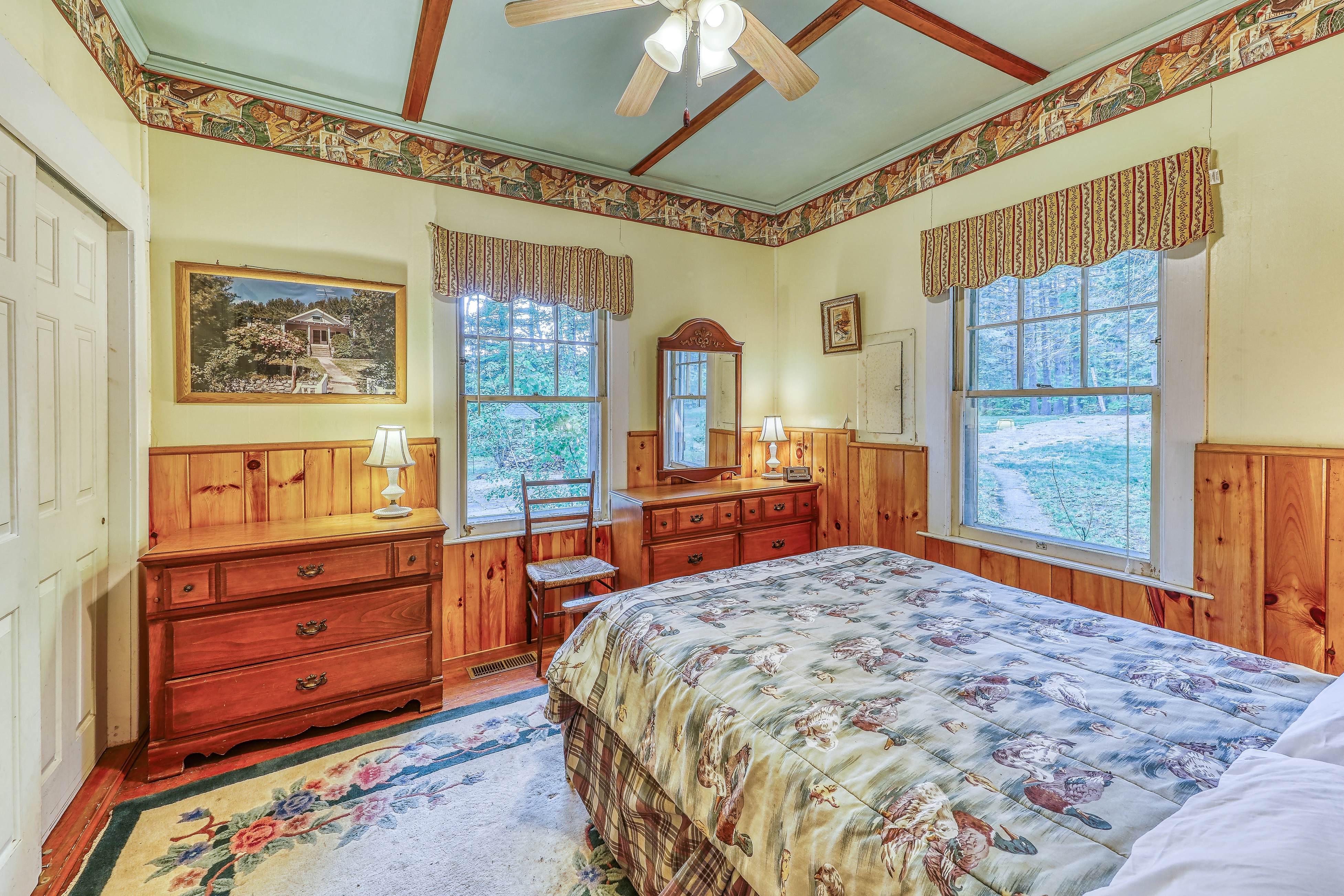 The Lakeside White House