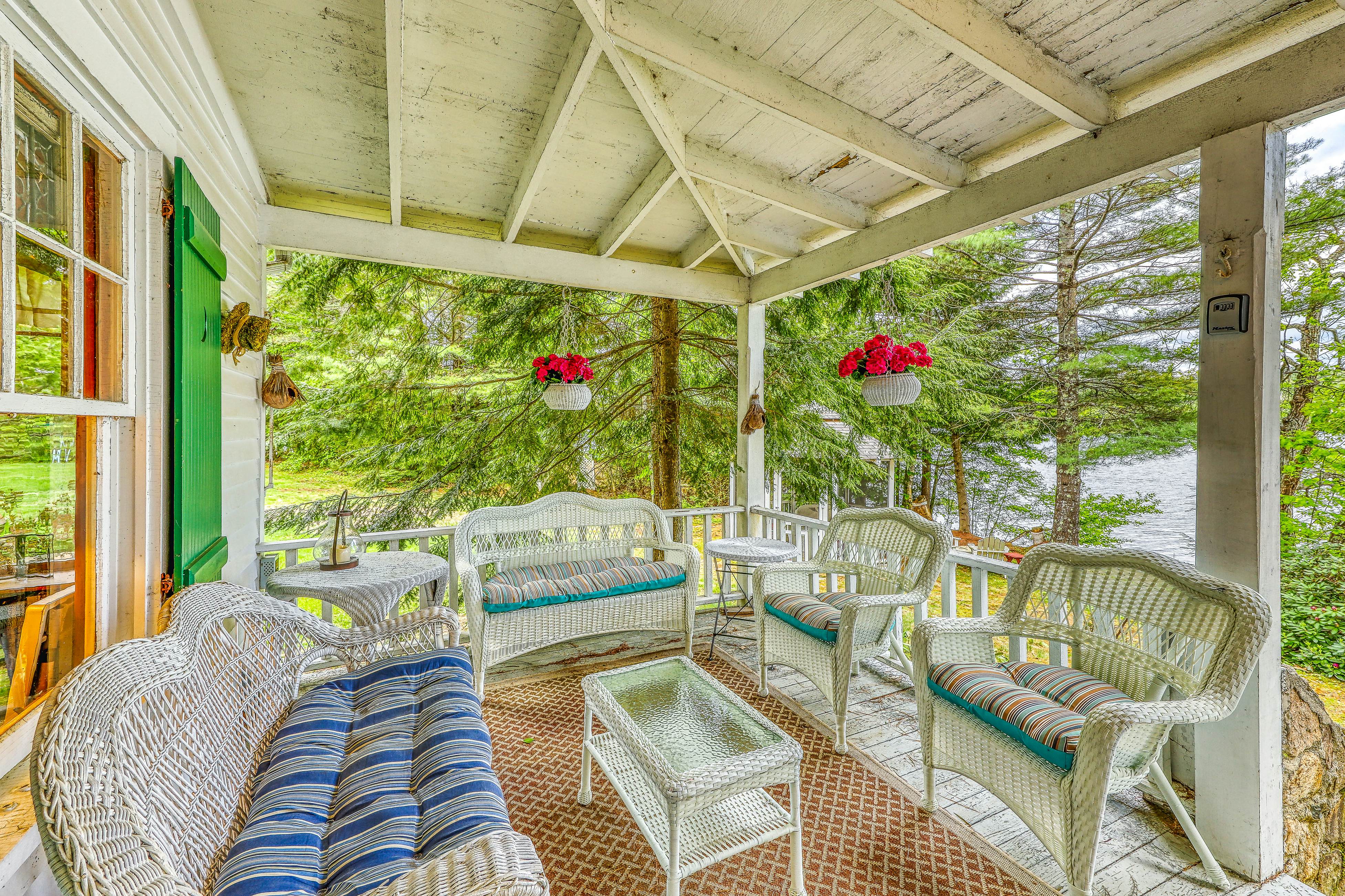 The Lakeside White House