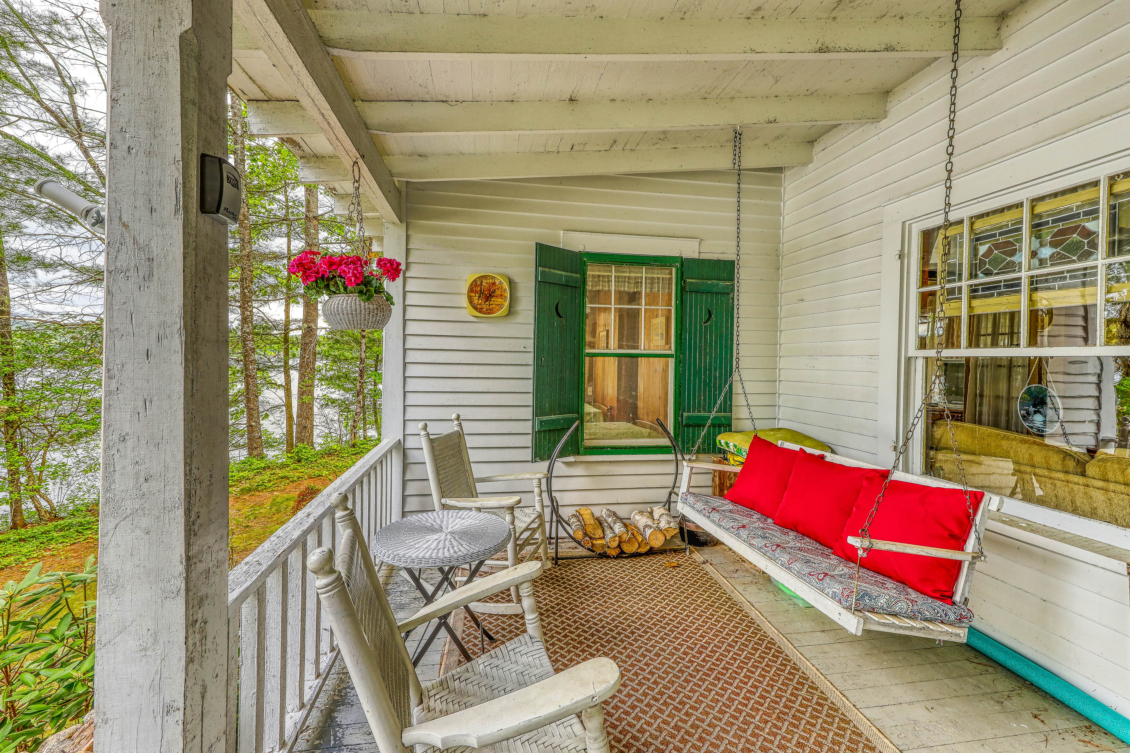 The Lakeside White House