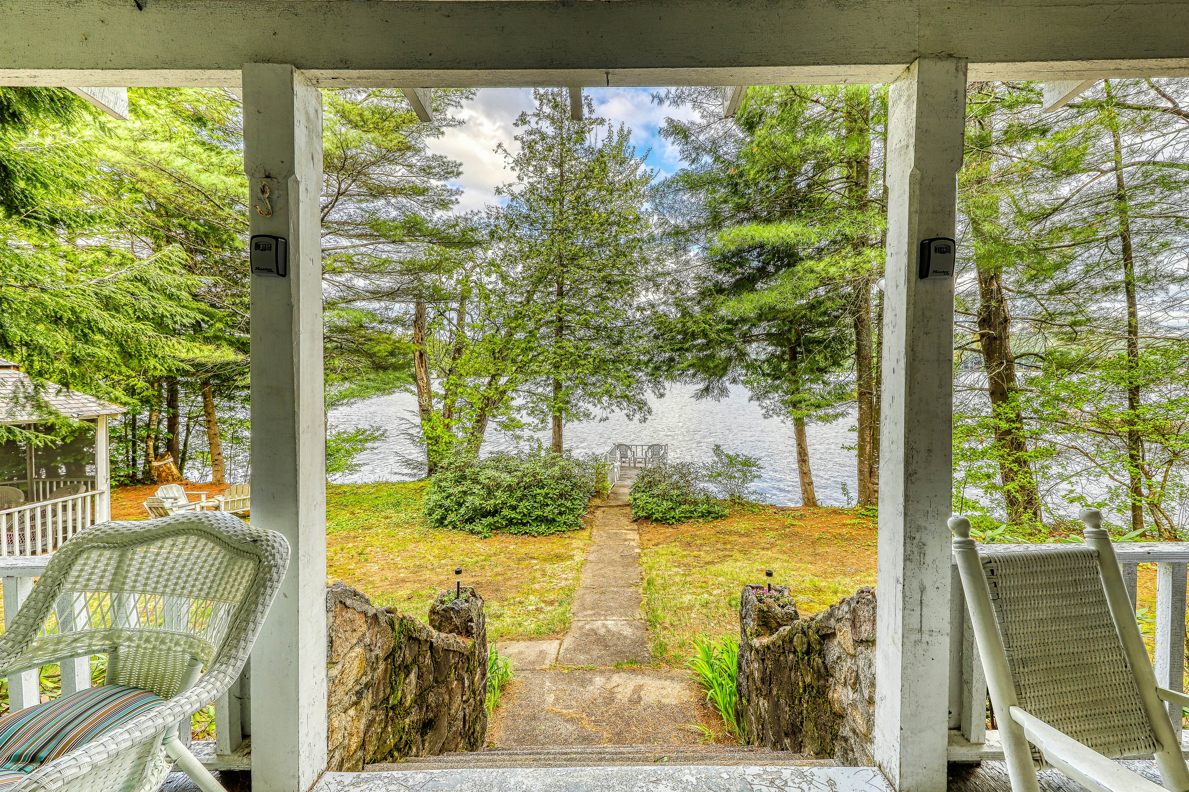 The Lakeside White House