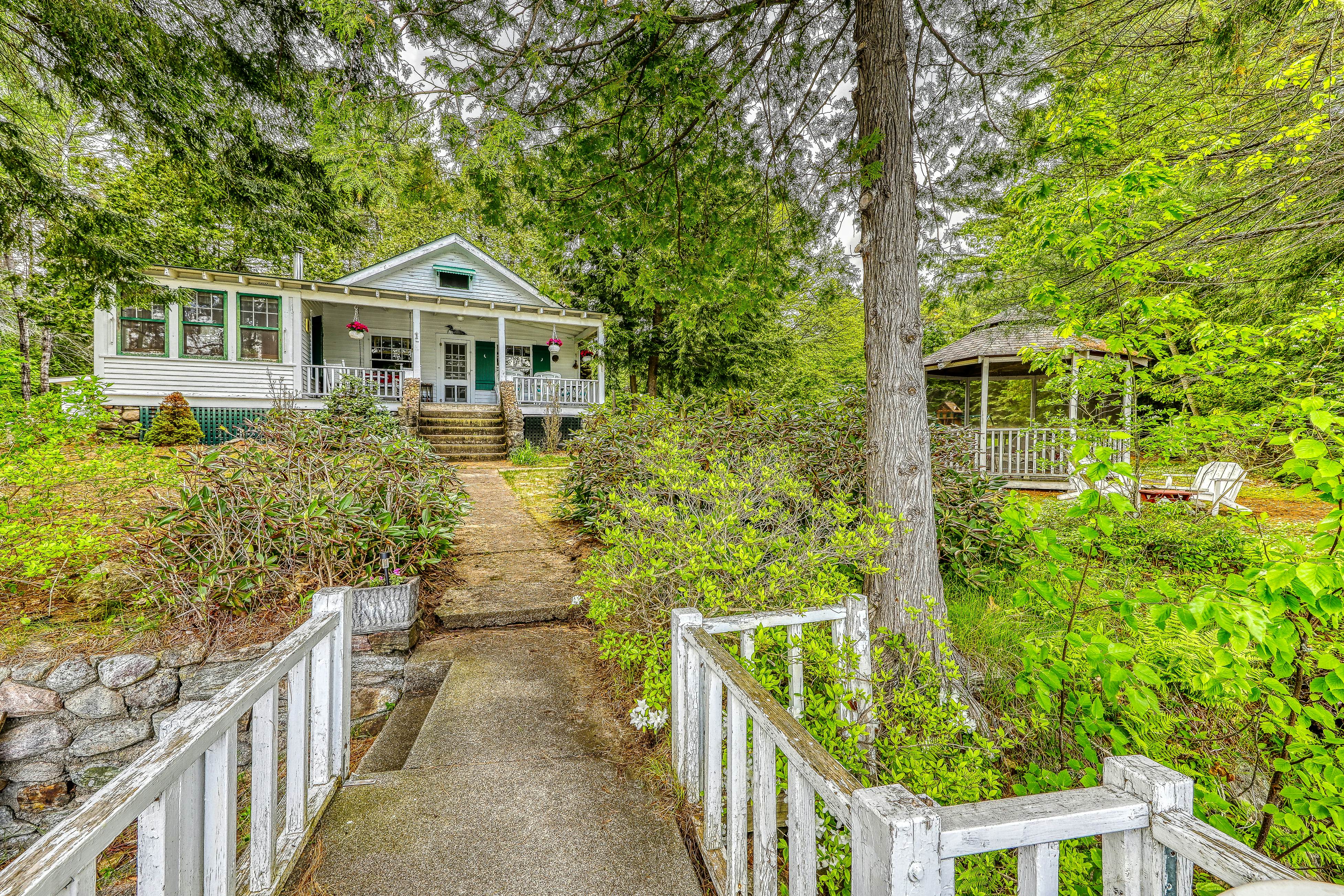 The Lakeside White House