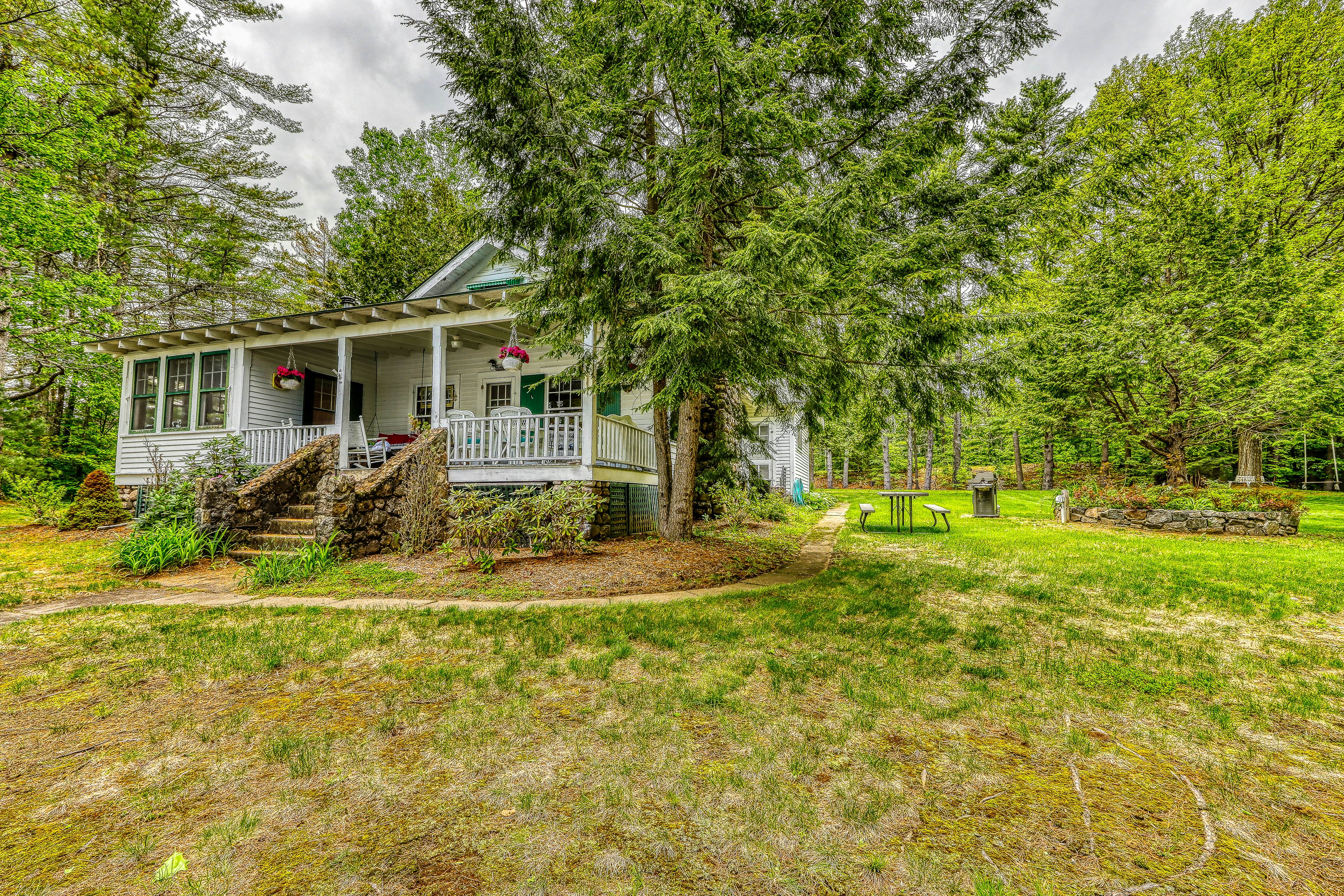 The Lakeside White House