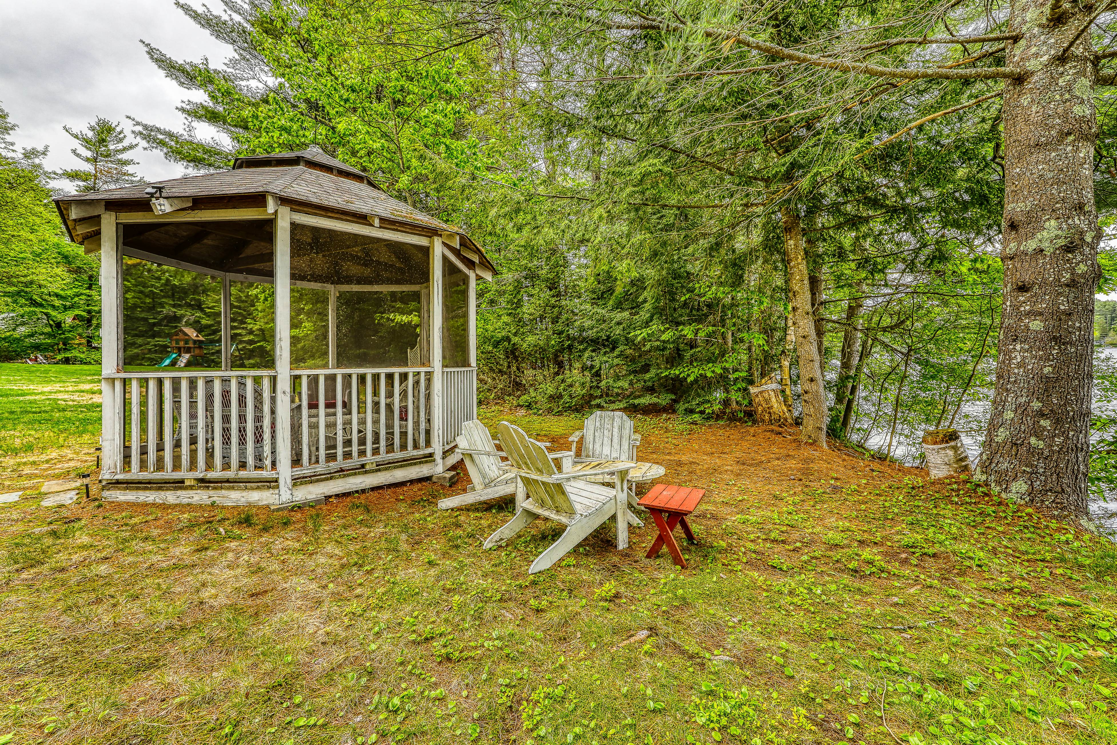 The Lakeside White House