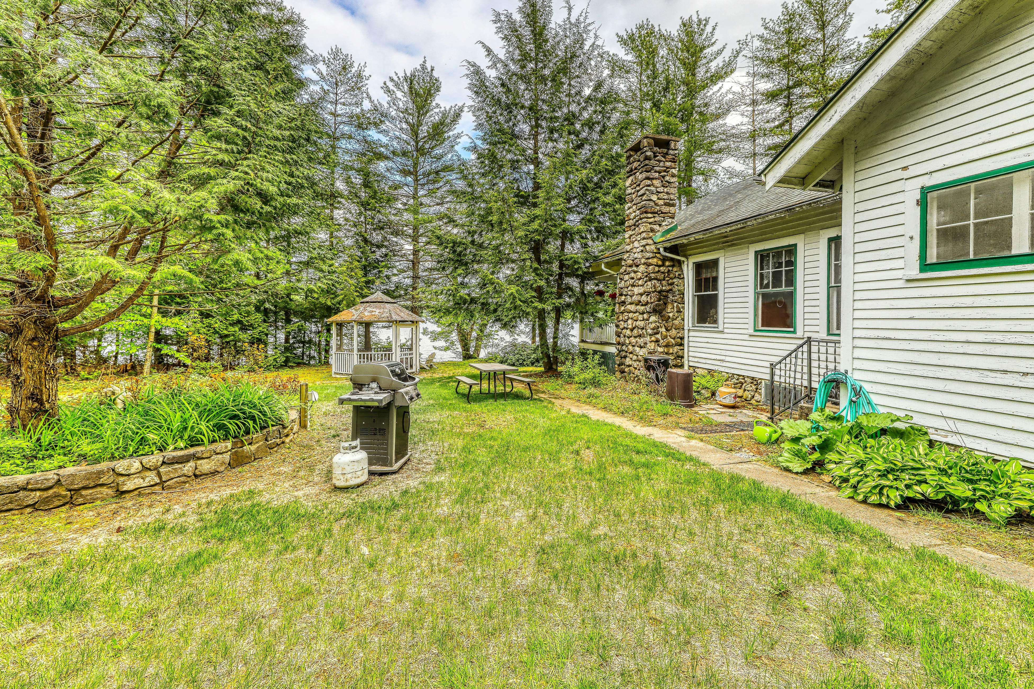 The Lakeside White House