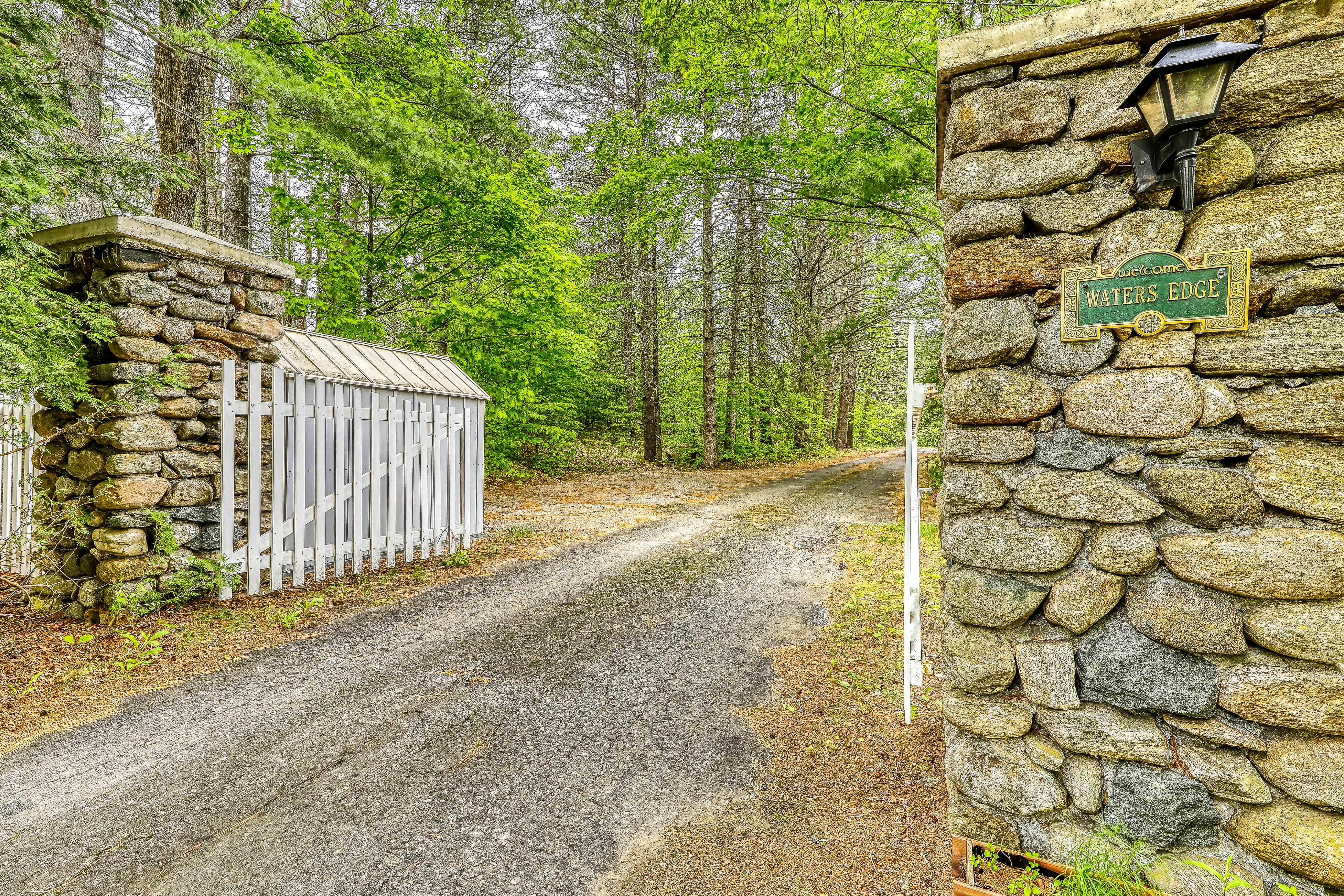The Lakeside White House