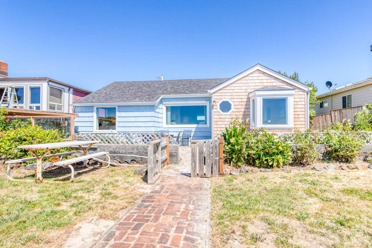 Cheri's Oceanfront Getaway 2 BD Vacation Rental in Rockaway Beach, OR