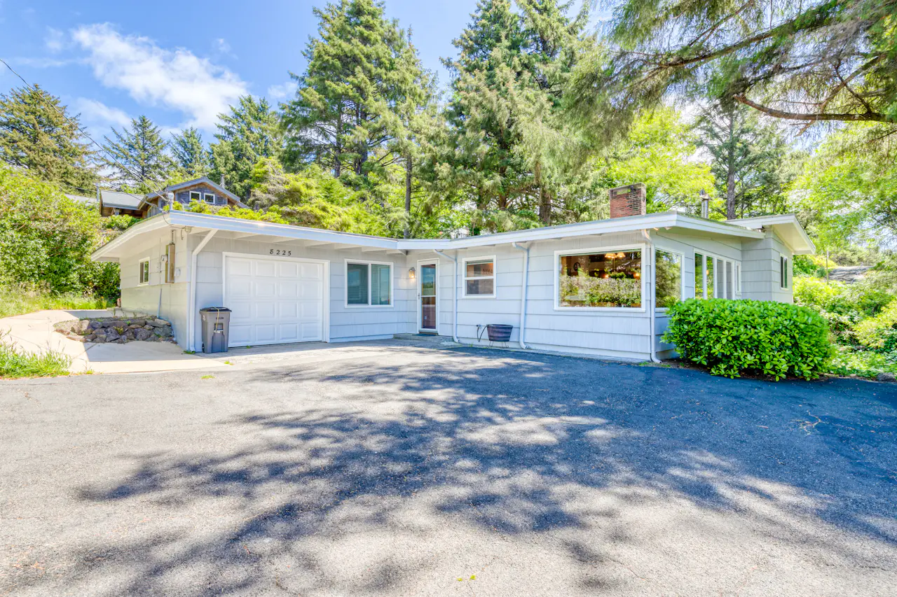 Neahkahnie Charmer 5 BD Manzanita, OR Vacation Rental Vacasa