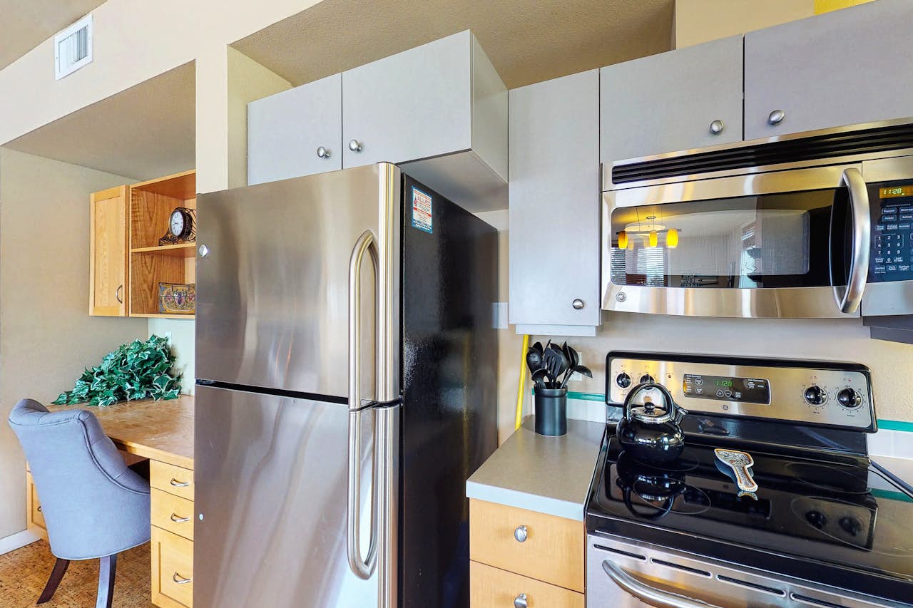 Chelan Resort Suites Comfort by the Lake 201 2 BD Vacation Rental