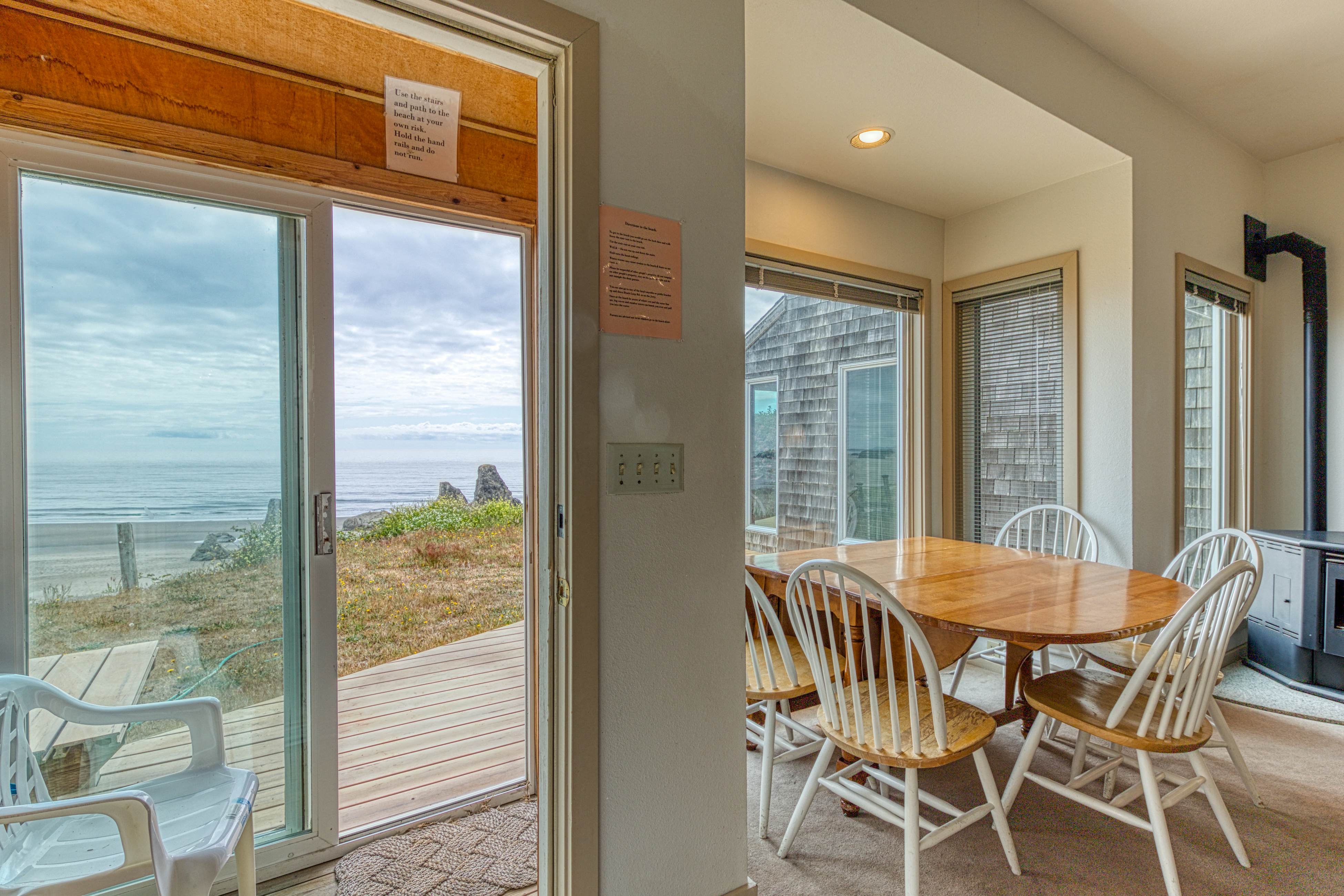 Beach Loop Condo 2 South Unit 3 BD Bandon, OR Vacation Rental Vacasa