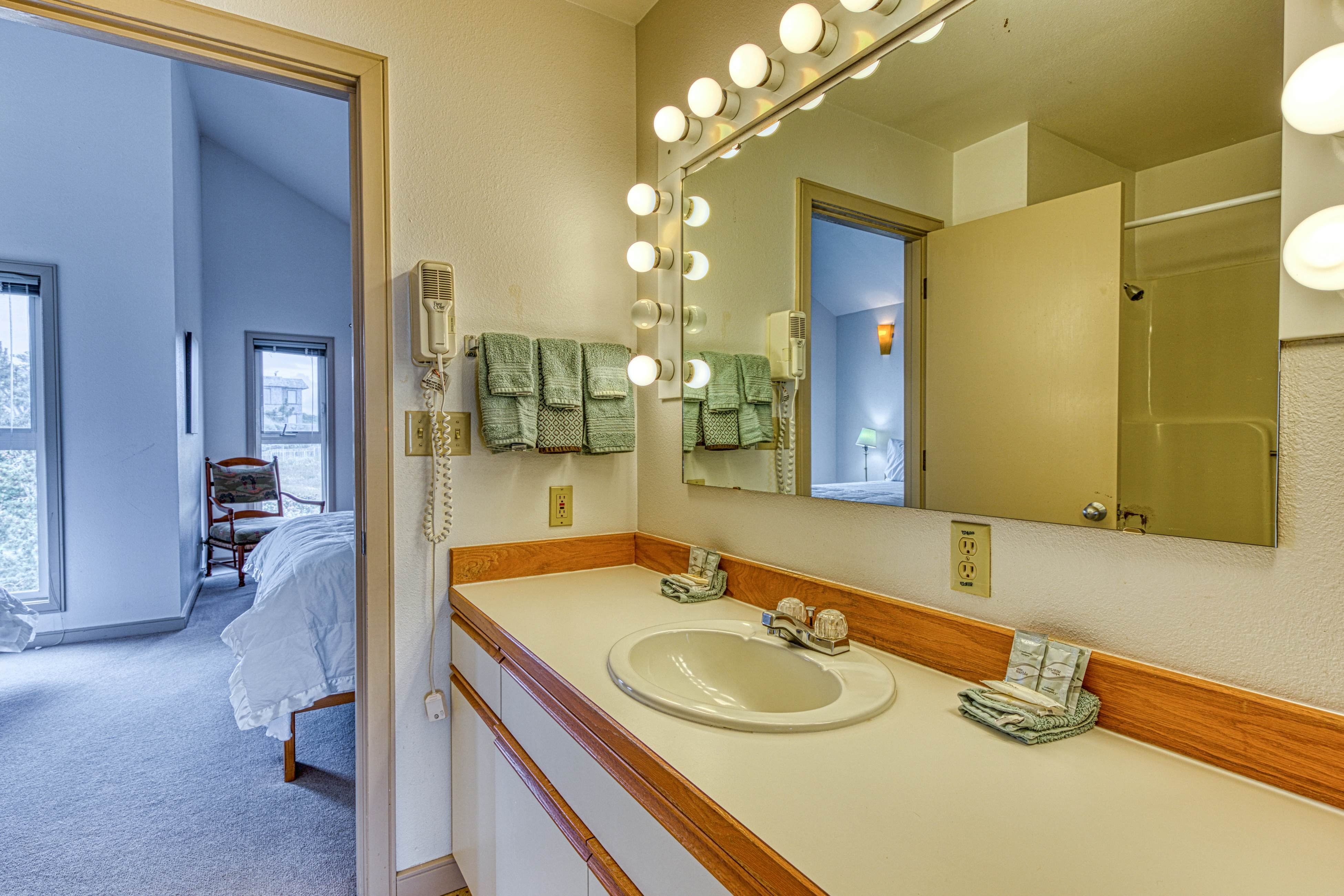 Beach Loop Condo 2 South Unit 3 BD Bandon, OR Vacation Rental Vacasa