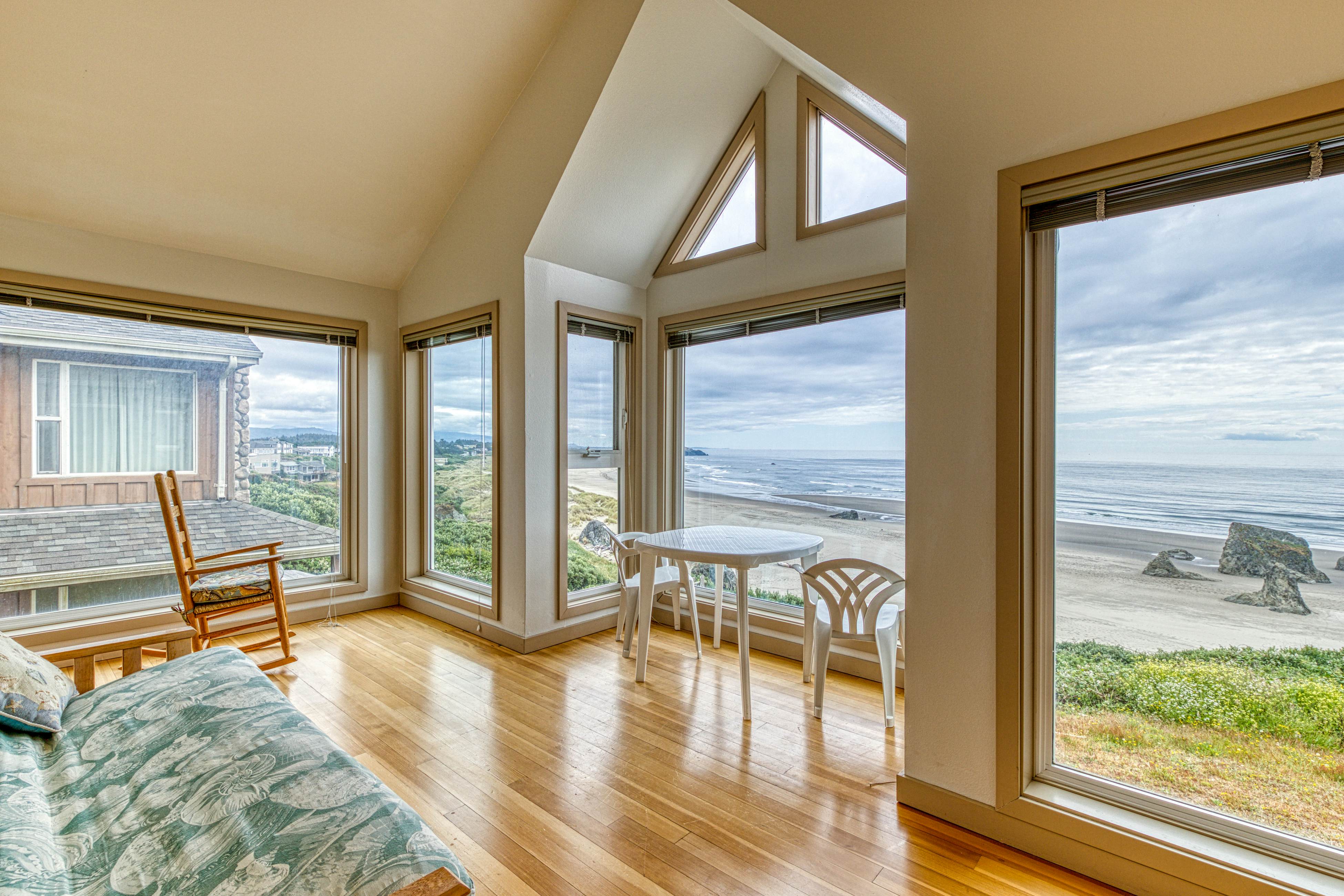 Beach Loop Condo 2 South Unit 3 BD Bandon, OR Vacation Rental Vacasa