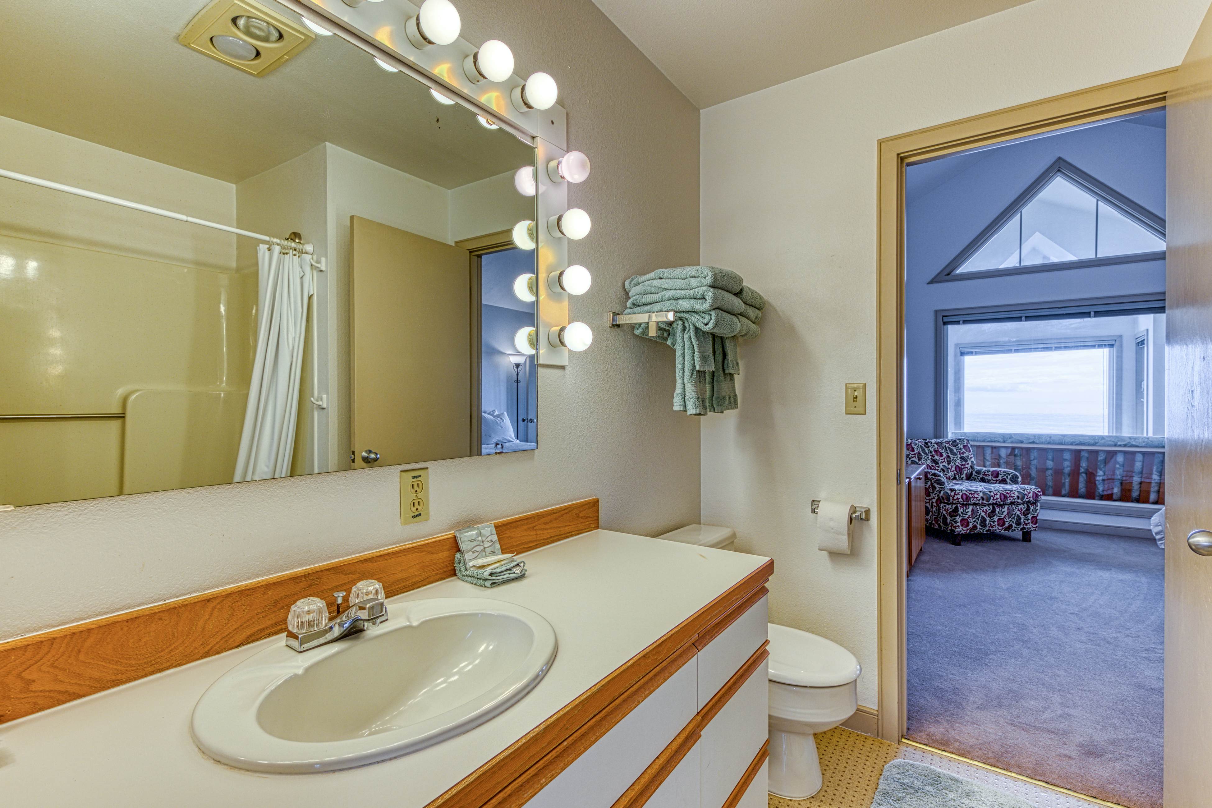 Beach Loop Condo 2 South Unit 3 BD Bandon, OR Vacation Rental Vacasa