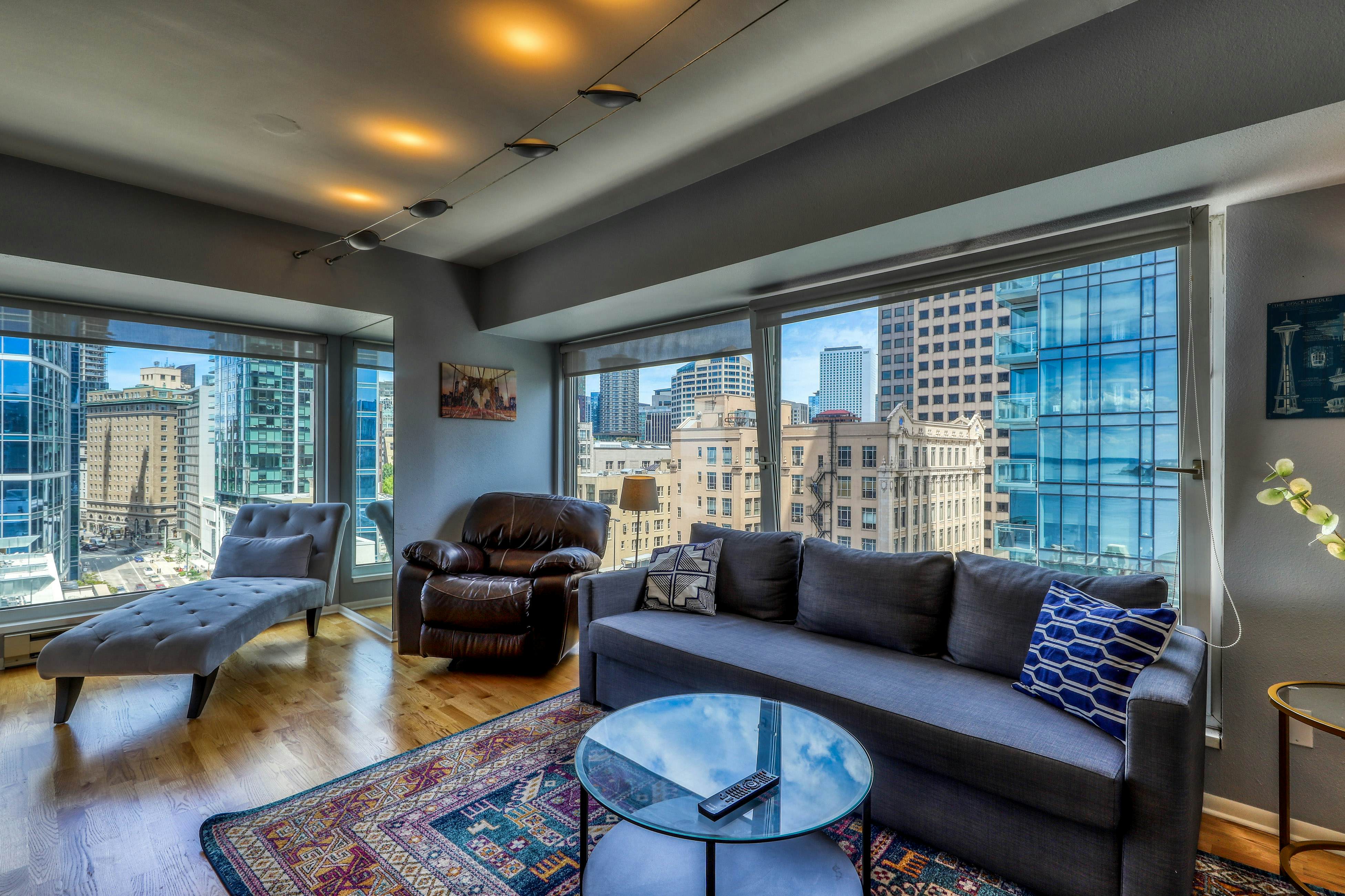 Newmark Tower Seattle Suite