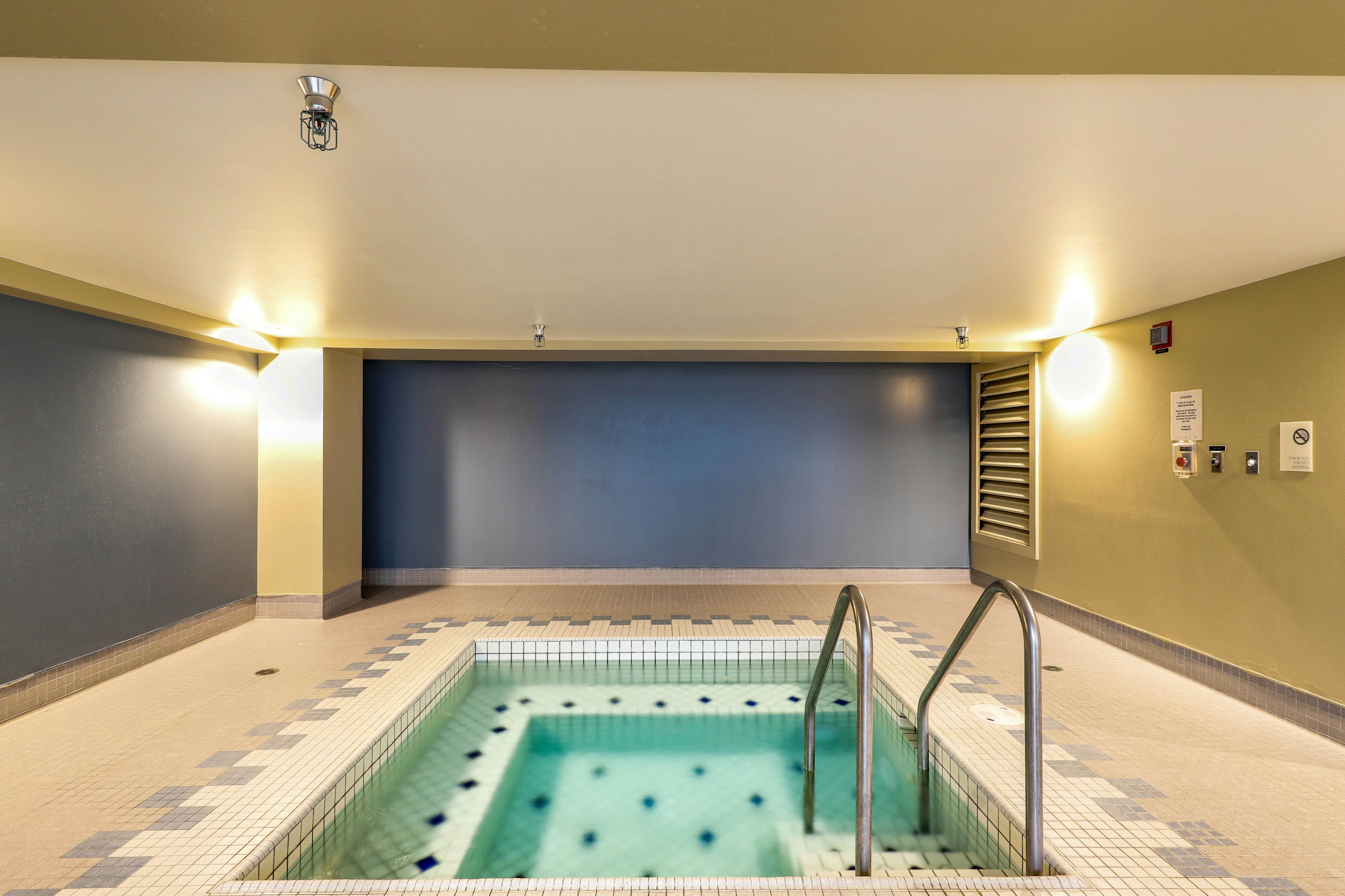 Newmark Tower Seattle Suite