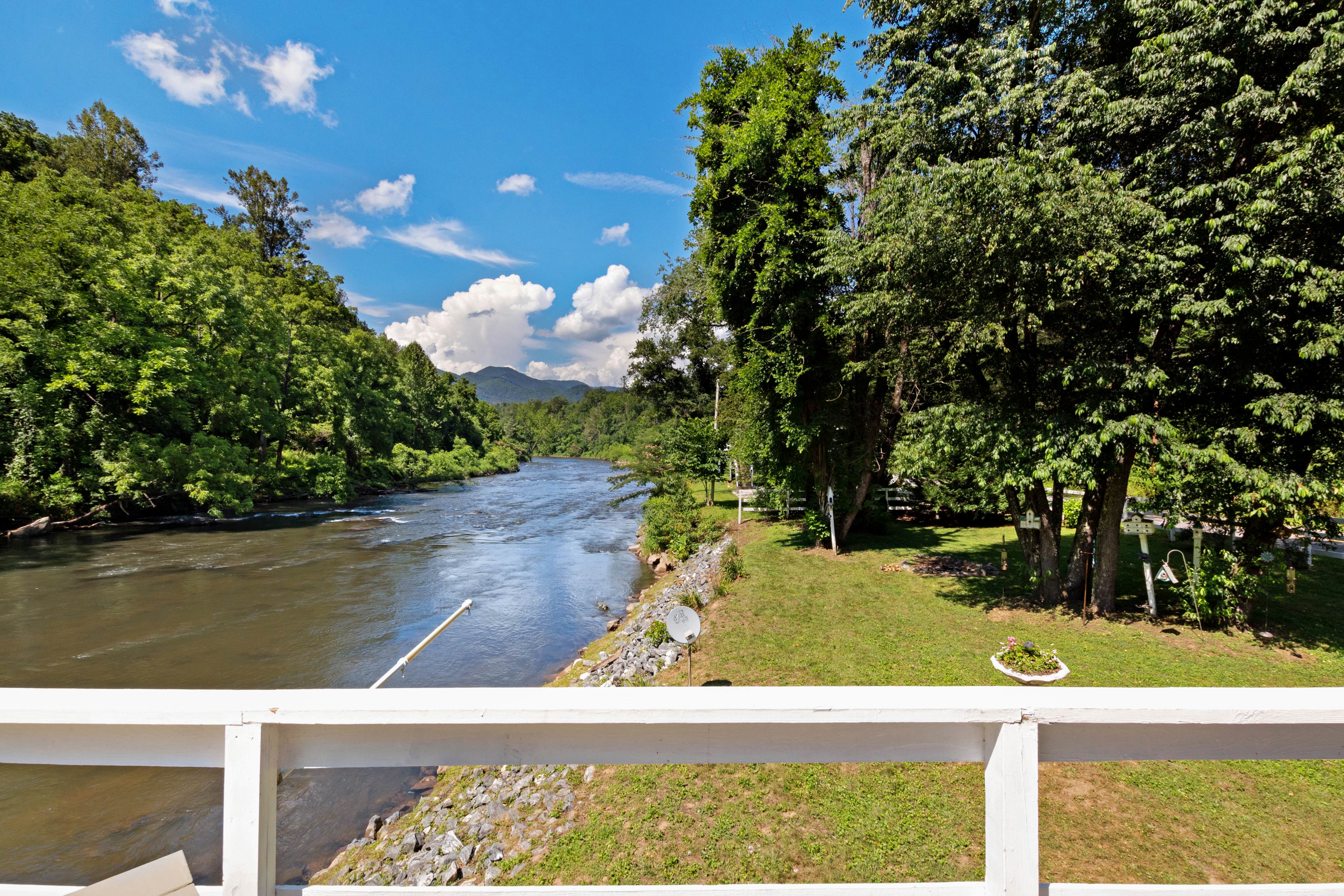 Country Cottage 2 BD Sylva, NC Vacation Rental Vacasa