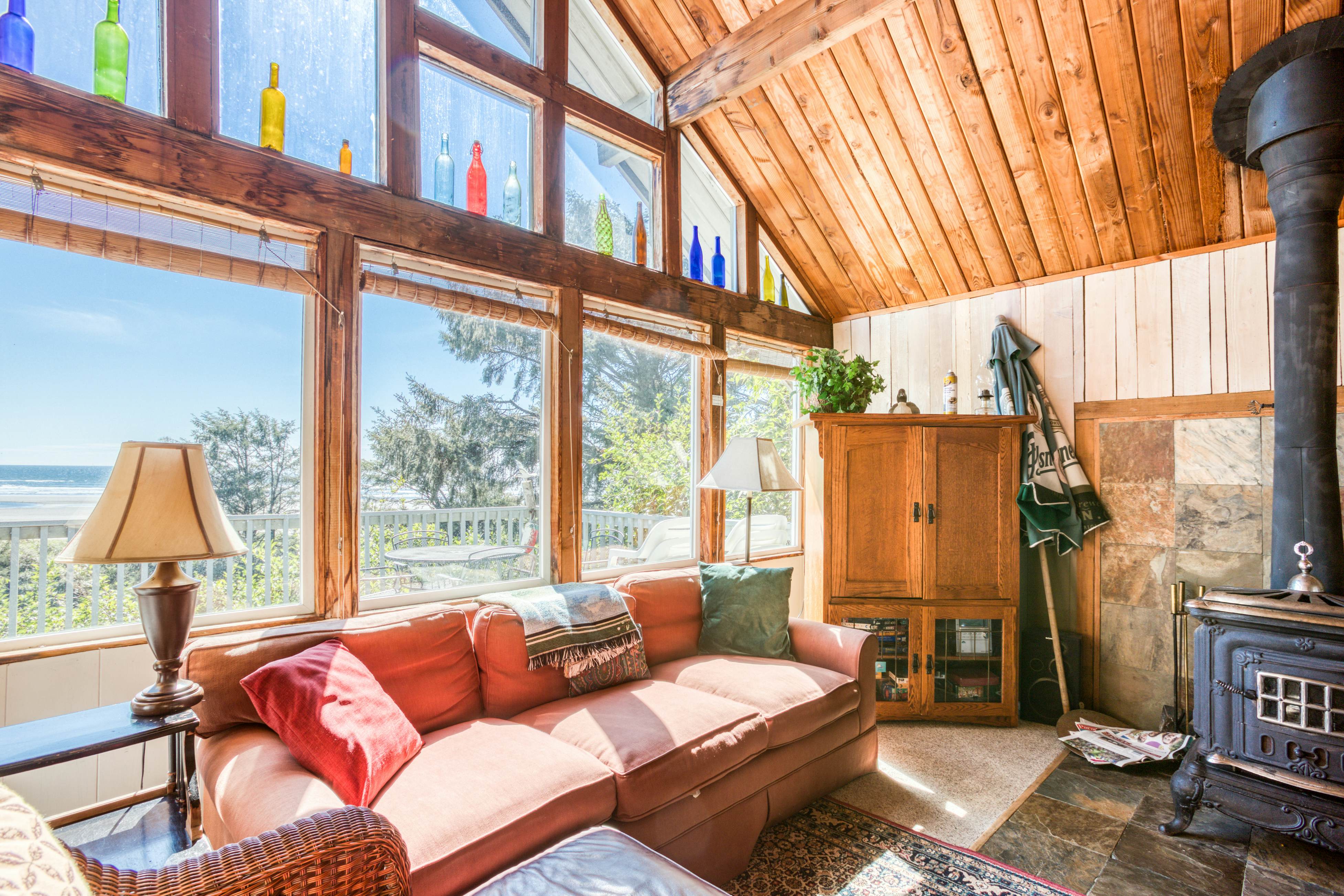 Rocks Cabin 1 BD Copalis Beach, WA Vacation Rental Vacasa