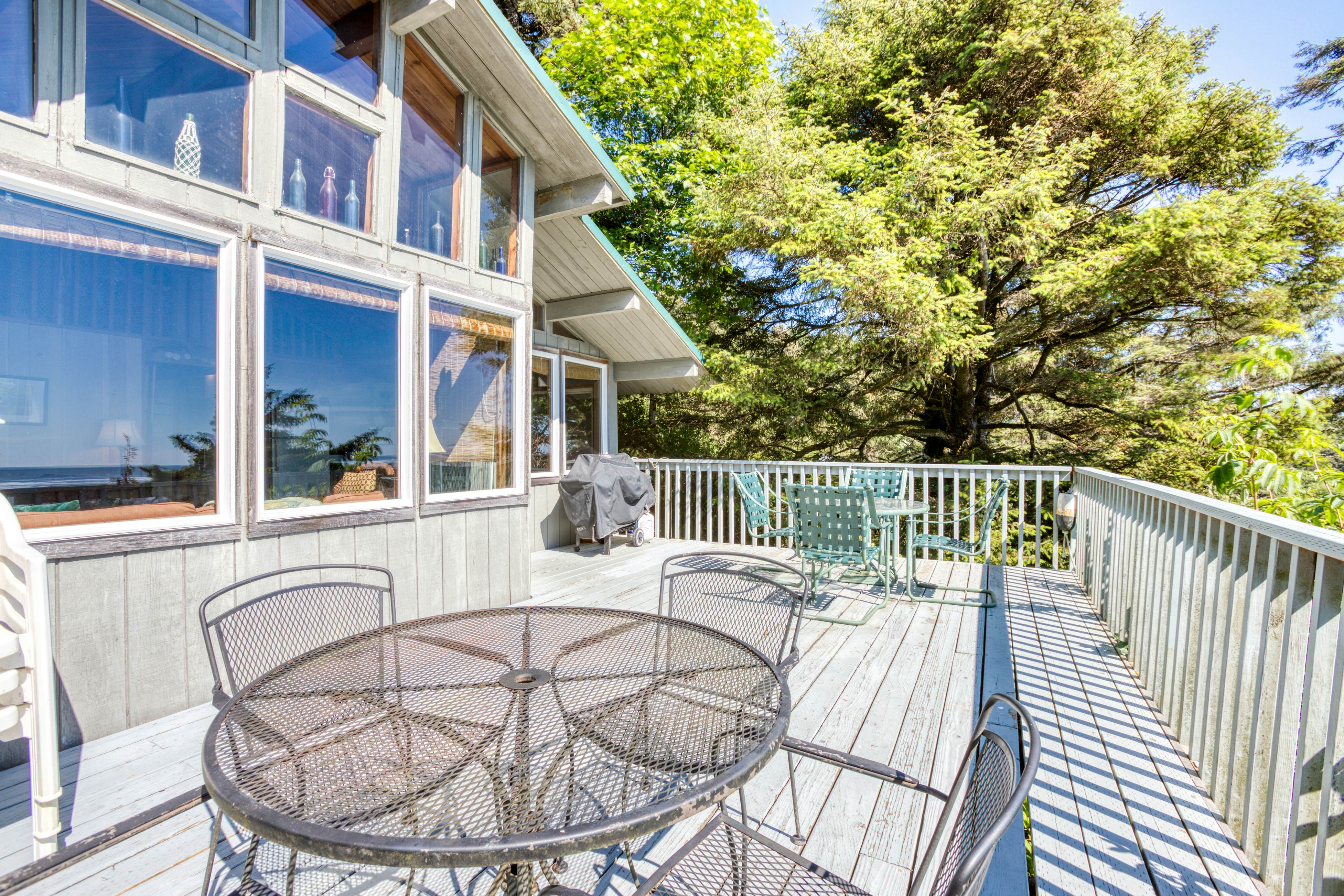 Rocks Cabin 1 BD Copalis Beach, WA Vacation Rental Vacasa