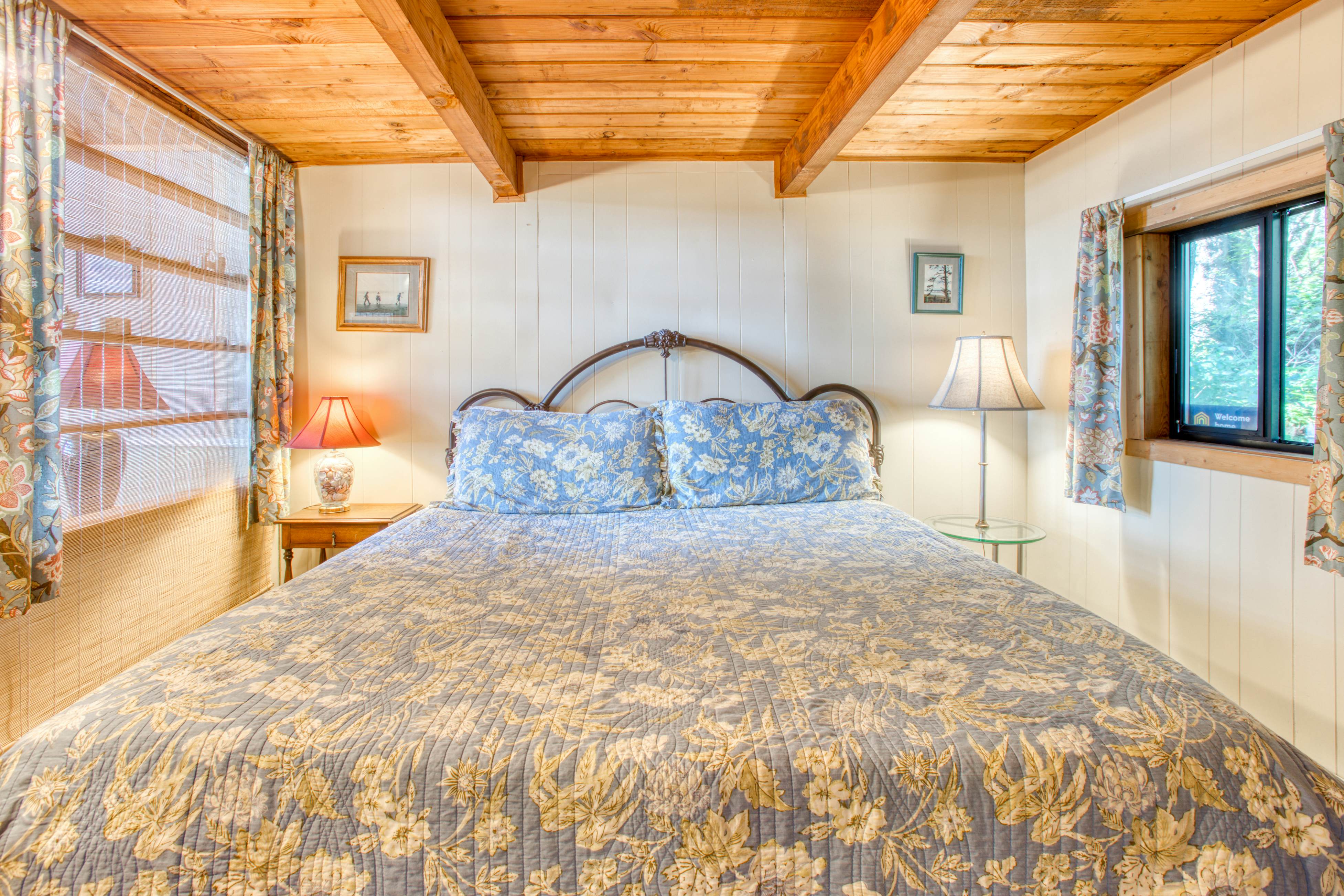 Rocks Cabin 1 BD Copalis Beach, WA Vacation Rental Vacasa