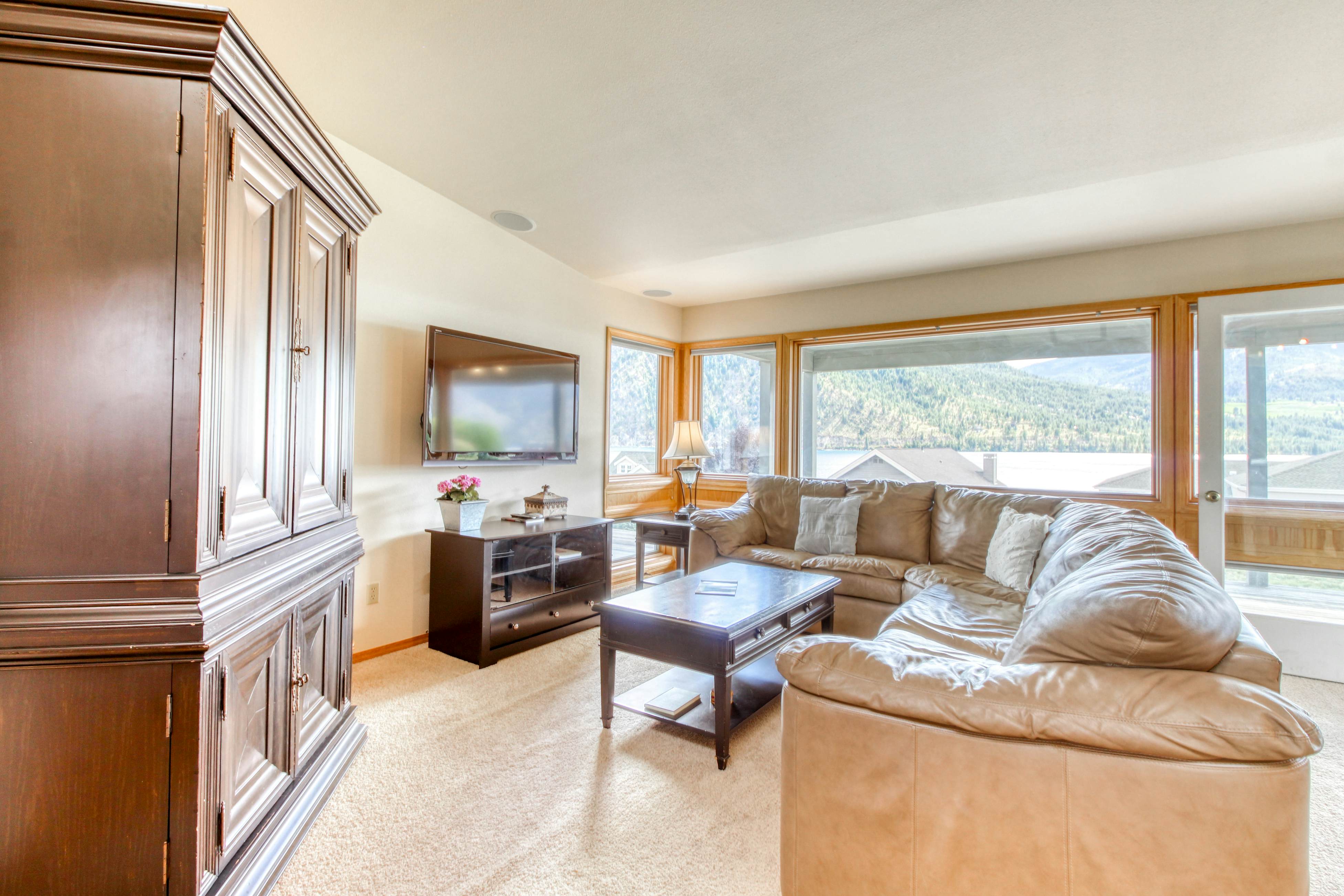 Lake Life at Wapato Point