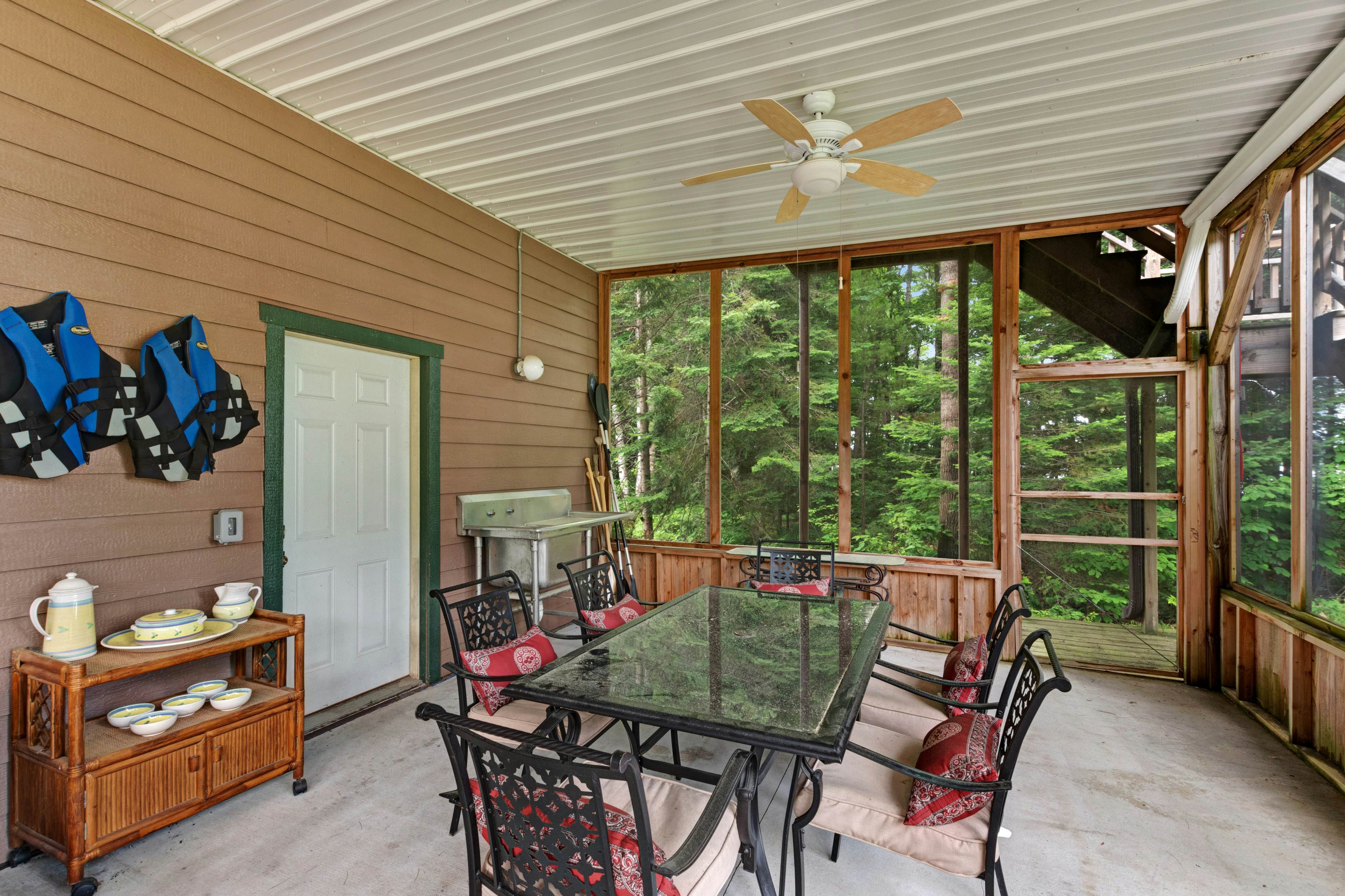 Grand Tomahawk Lodge 5 BD Tomahawk, WI Vacation Rental Vacasa