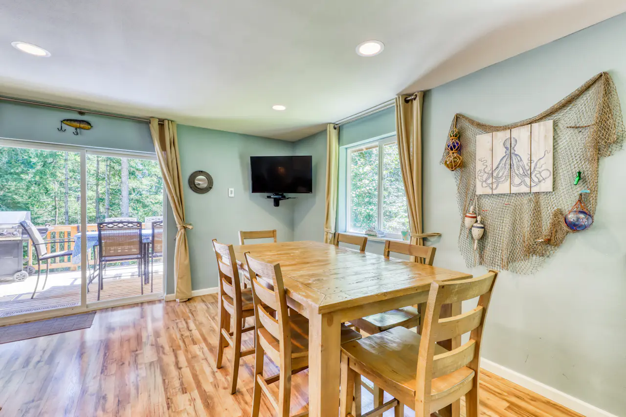 Anderson Island Getaway 4 BD Vacation Rental in Anderson Island, WA