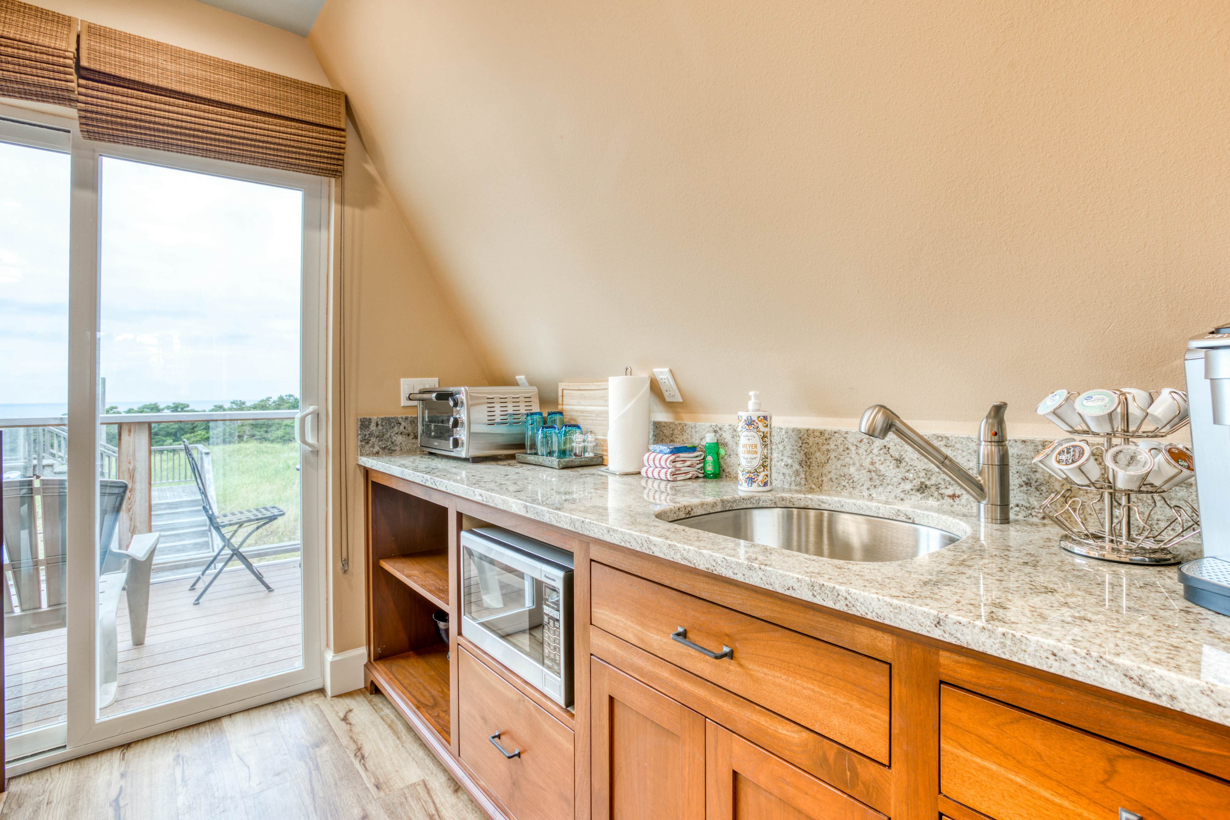 Ocean Delight 1 BD Warrenton, OR Vacation Rental Vacasa