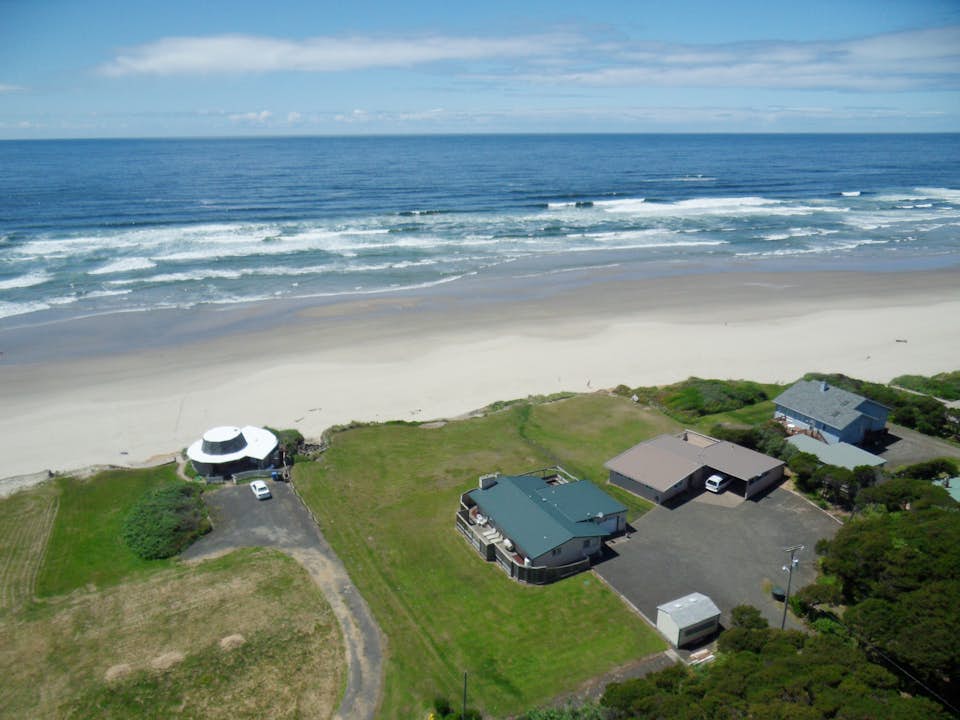 Sparkling Sands Oceanfront w Hot Tub 3 BD Vacation Rental in Yachats