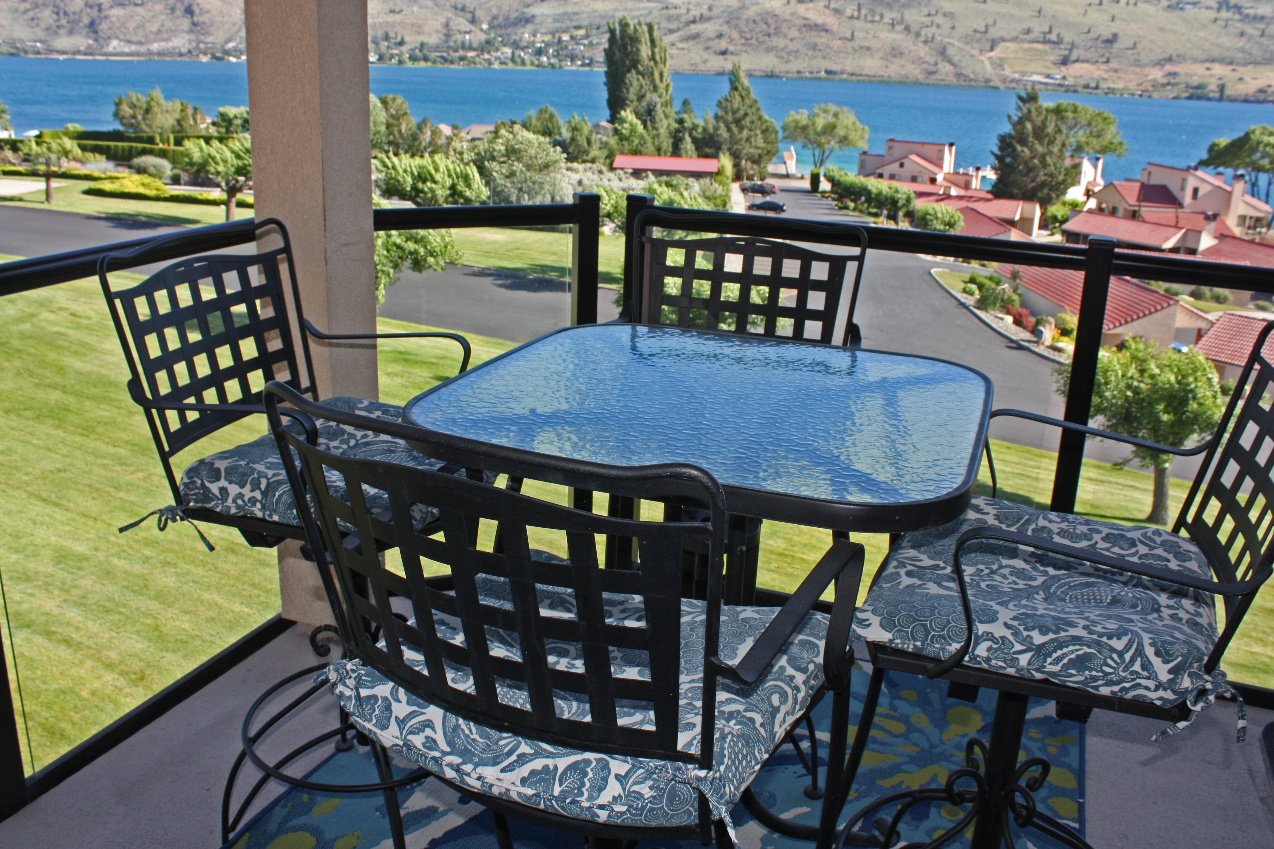 Lake Chelan Shores Rentals | Chelan Condo Rentals | Vacasa