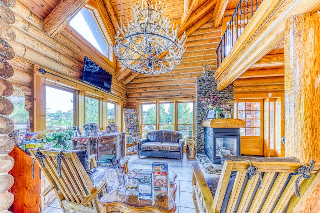 Golf Course Condo, Sleeps 4, Fireplace, Sauna, Pool — Pigeon Forge, TN — vacation rental