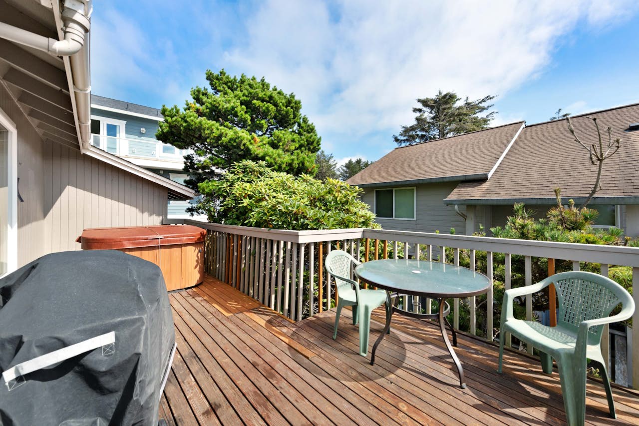 The Money Pit Beach House 4 BD Vacation Rental in Lincoln City, OR