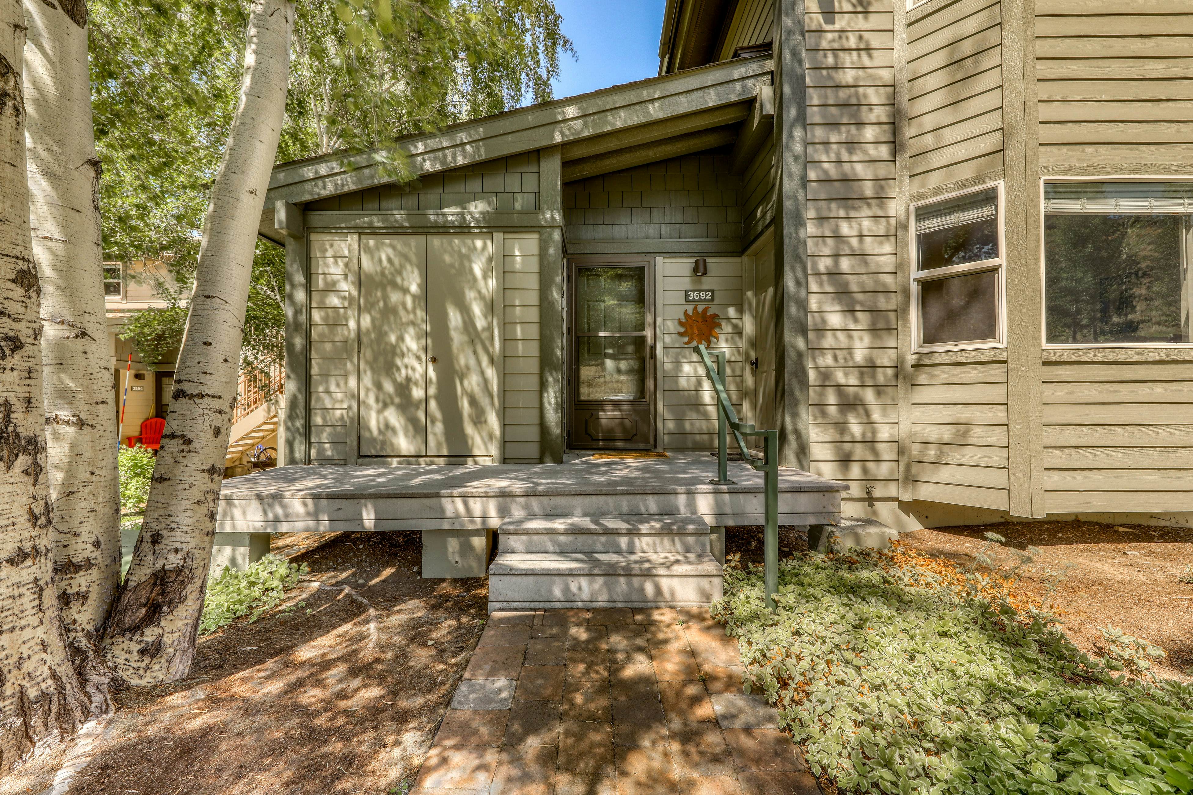 Single Level Ranch Condo in Elkhorn