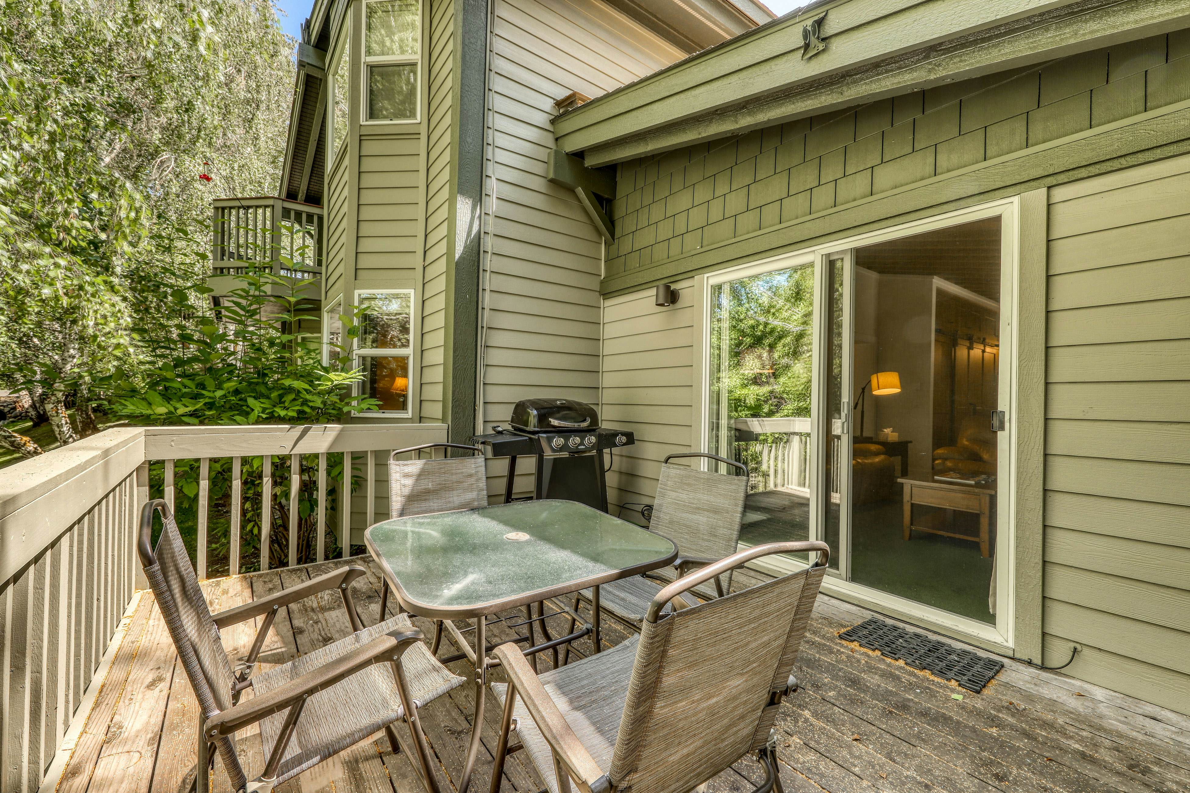 Single Level Ranch Condo in Elkhorn