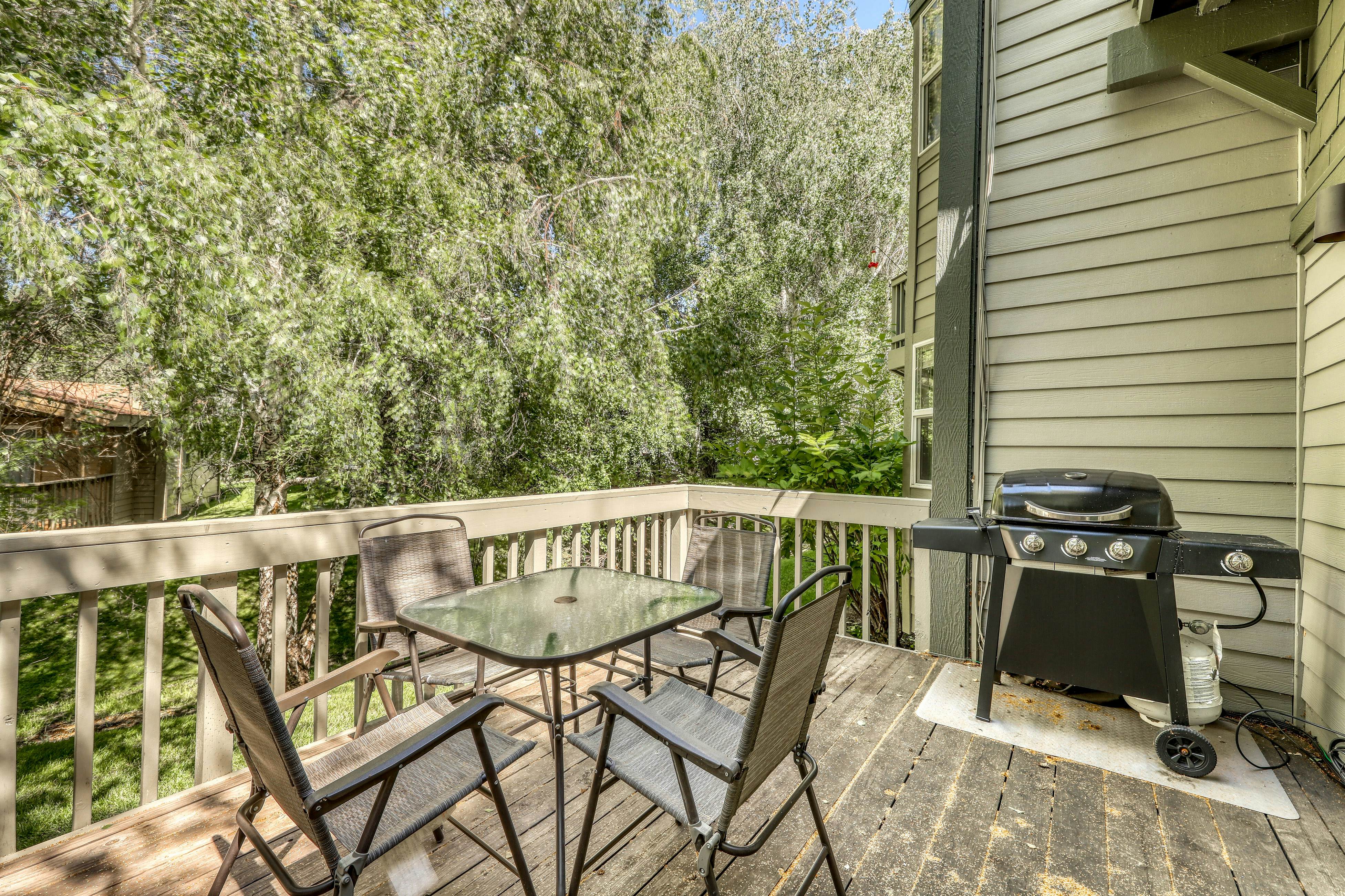 Single Level Ranch Condo in Elkhorn