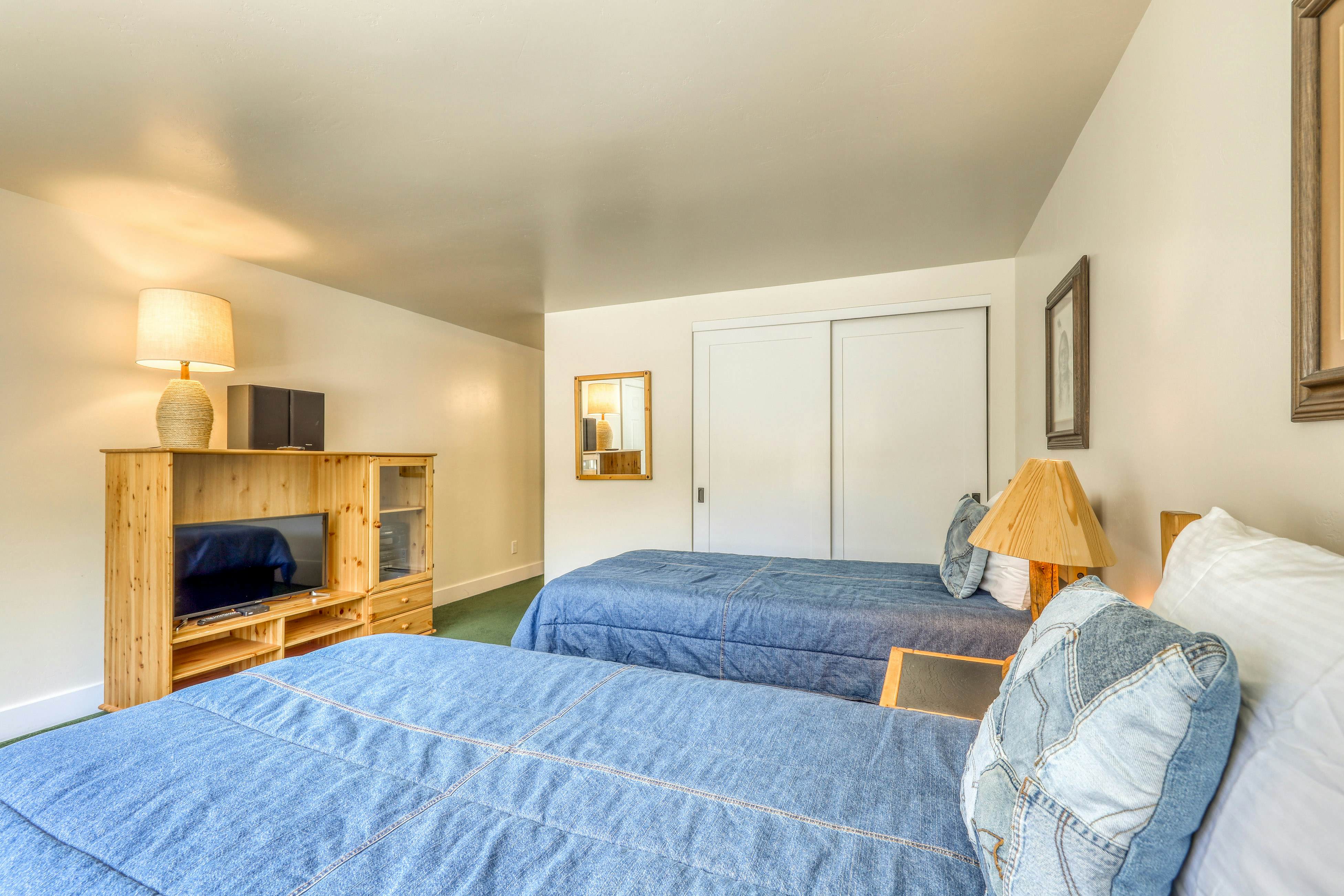 Single Level Ranch Condo in Elkhorn